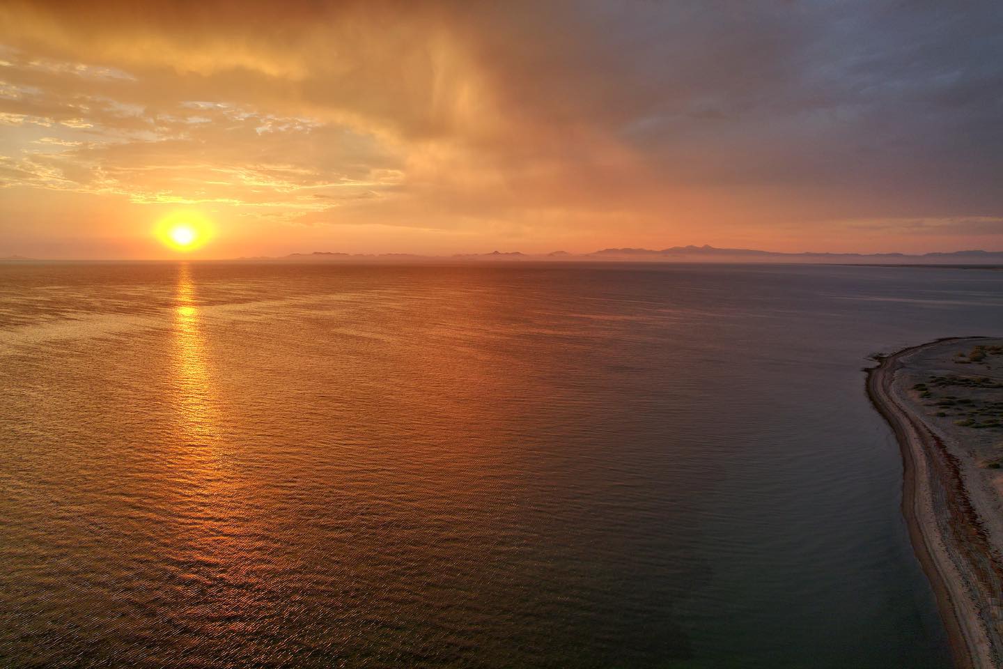 ¿Mañana o tarde?
Los cielos de La Baja son de otro planeta 🪐
.
.
.
.
.
.
.
.
#vidamexico #travelgram #visitmexico #mextagram #lapazbcs #mexico #mexicocity #viajandopormexico #mexigers #labaja #bcs #morningmotivation #morningvibes #InstaMexico #travelphotography #travelblogger @djiglobal #dji #dronephotography #drone