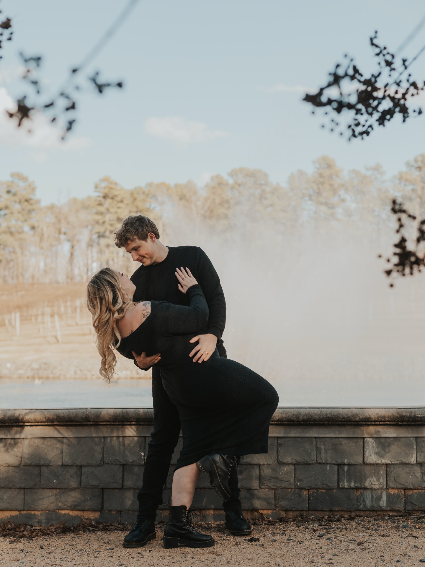 Who says it has to be warm to hit the winery?! You may not believe it, but this day was absolutely freezing and the wind gusts were strong enough to almost knock you over! These love birds absolutely killed it. Even in the worst conditions, we capture beautiful shots ❤️