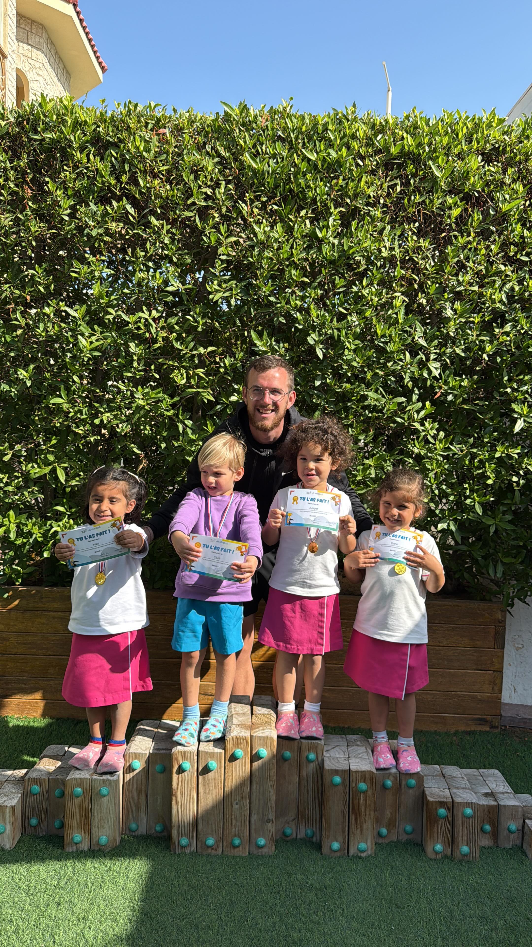 🇫🇷 Les Olympiades de La Marelle 🏅
Aujourd’hui nos maternelles ont vécu une magnifique journée sportive avec les Olympiades de La Marelle 🤸♀️⚽️
Des défis, des rires, de l’esprit d’équipe et beaucoup de fierté.
Chaque enfant a reçu sa médaille pour récompenser ses efforts 💛
Un immense merci à Coach Martin pour cette superbe organisation 👏
⸻
🇬🇧 La Marelle Olympics Day 🏅
Today our preschoolers enjoyed a wonderful sports day during the La Marelle Olympics 🤸♂️⚽️
Challenges, laughter, teamwork and lots of pride.
Each child received a medal to celebrate their effort and participation 💛
A big thank you to Coach Martin for organizing this amazing event 👏
#nursery #crèchefrançaiseàdubai #crechedubai #maternelle #ecoledubai