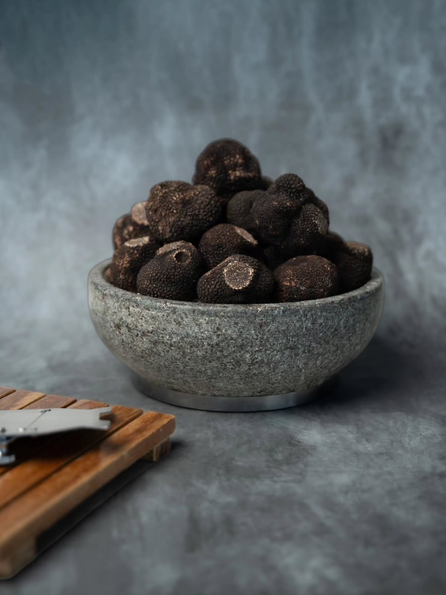 This truffle season, Pierre’s TT presents a rare culinary journey where each creation on the menu is a decadent whisper of Melanosporum black truffle.
Discover delicate Scallops Carpaccio with green asparagus, velvety Sunchoke and Artichoke Soup with a 67°C egg, or Beef Heart of Fillet Périgueux with slow-simmered green cabbage. A limited-time indulgence for those who appreciate the taste of the finer things.
Available from 20th the 30th of January
For more information and bookings, please visit pierresdubai.com or call us at +971 56 511 3356
#PierresDubai #GaultMillauUAE #michelinguidedxb #truffle #pierregagnaire