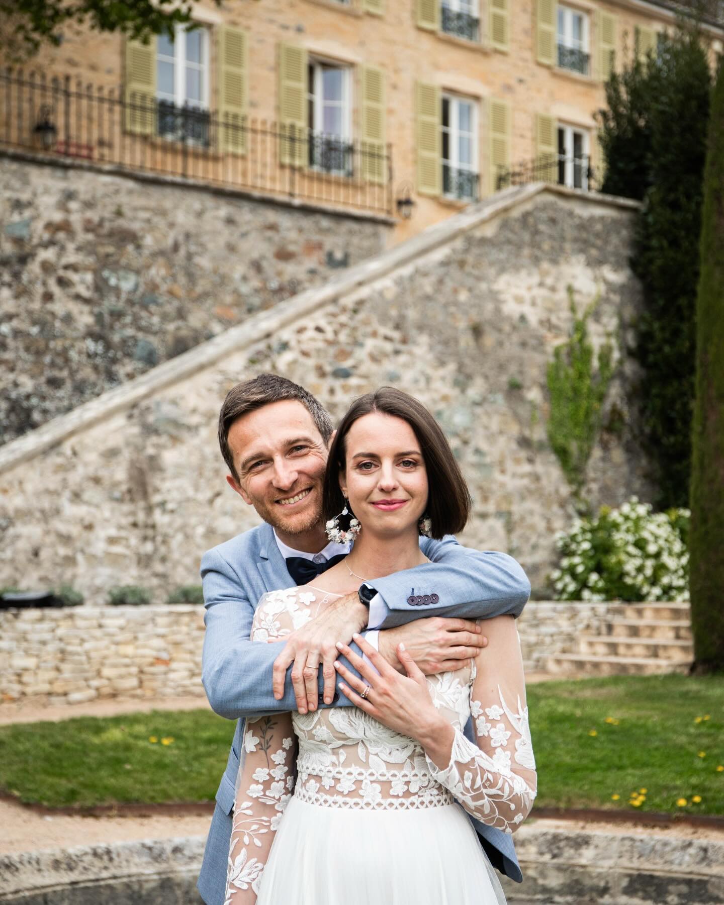 Retour en images sur un joli mariage au @domainedevavril 📸
#photographemariagelyon #photographemariagebeaujolais #reportage #reportagedemariage #weddingphotographerfrance