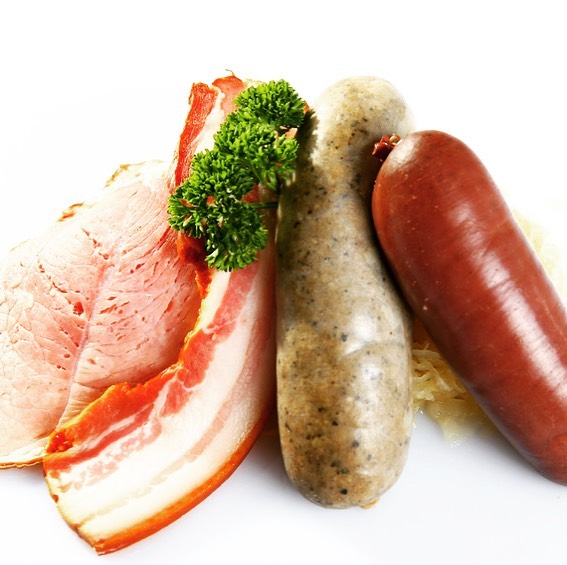 Frische Blut- und Leberwurst zum Heißmachen - jeweils 2 Stück im Pack
www.Lieblingsmetzger.de
Die Blut- und Leberwürste sind unverfälschte, ursprüngliche Produkte, die heute noch genauso wie vor hundert Jahren hergestellt werden.
Die Würzung ist traditionell kräftig mit Majoran, Nelken und etwas Thymian.
Die Rezeptur mit Blut, Brühe und Milch ist bis heute unverändert.
#schlachtplatte #metzgerhandwerk #wursthandwerk #liebezumhandwerk #metzgerstolz #herzhaft #lieblingsmetzger
Werbung