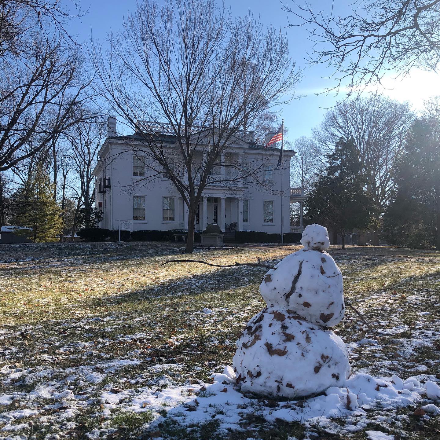 We had a visitor here at Lane Place today⛄️😊
#laneplace #uniquelymoco #crawfordsvilleindiana #snow #snowman #historichomes #museum