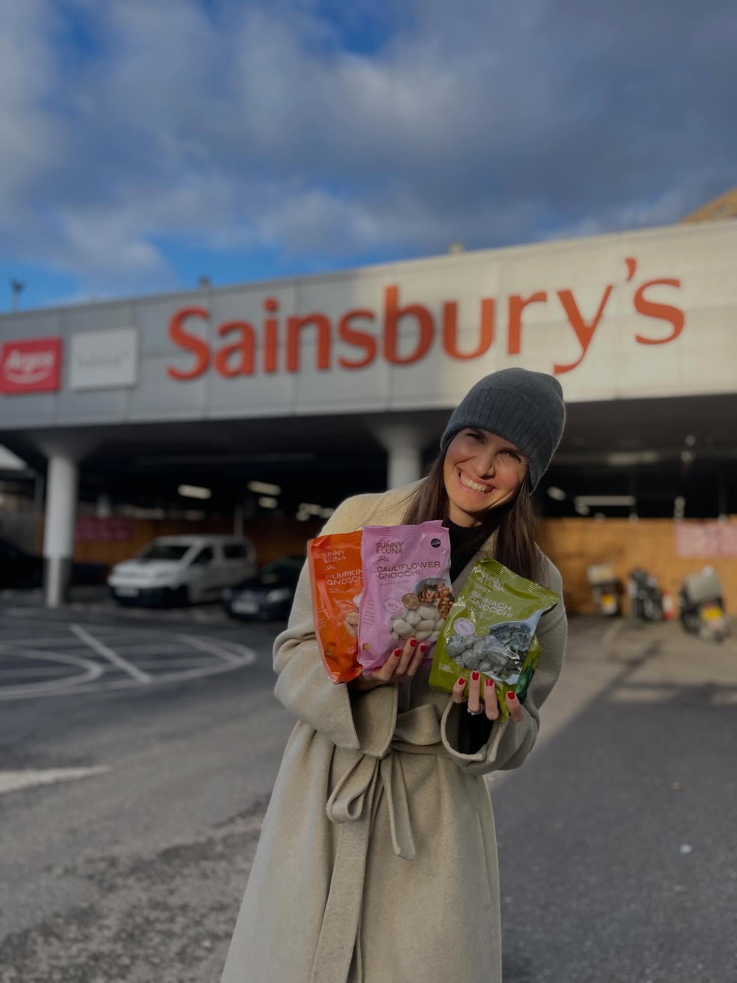 A glimpse into January so far at Sunny & Luna🫶🏼
1. Our founder Giulia with her (gnocchi) babies🧡
2. Watch us devour our team lunch😋
3. Where it all started! We’re obsessed with watching Giulia cook
4. Can’t resist a selfie outside Sainsbury’s
5. Luna getting involved in the kitchen🐈
6. Some store investigations🔍
7. Delicious gnocchi, cooked the Italian way🇮🇹
8. Luna helping Leah out with some work
9. Some important tastings…
10. No olive oil goes to waste here
11. Real Italian flavours😍
12. Sunny getting all the love☀️