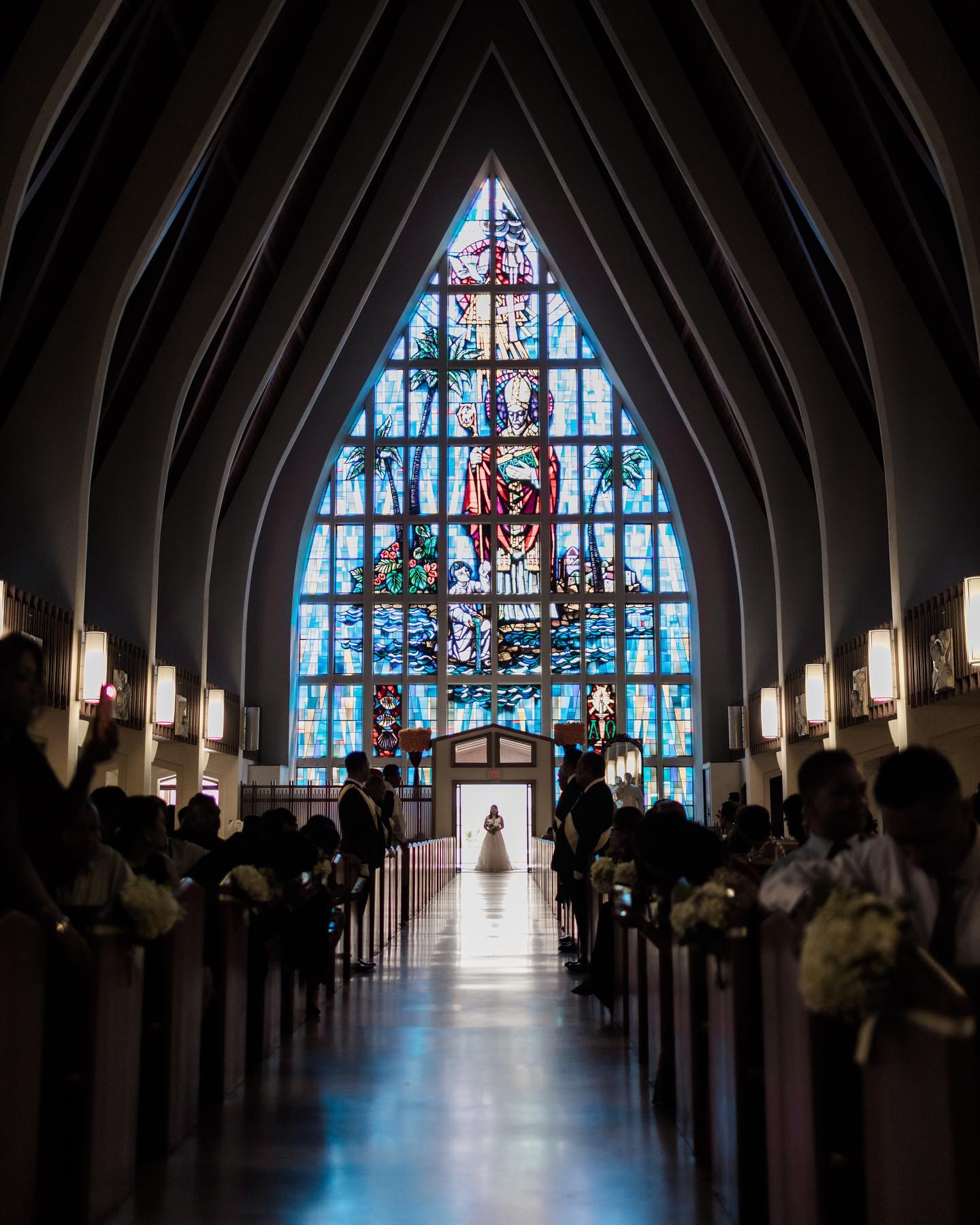 On this day (last year!), our bride, Caslene, walked down Oahu’s longest Catholic church aisle at St. Augustine By the Sea parish in the heart of Waikiki. It’s the perfect place to “pause” for that grand entrance. Photo taken by @keoni_michael
