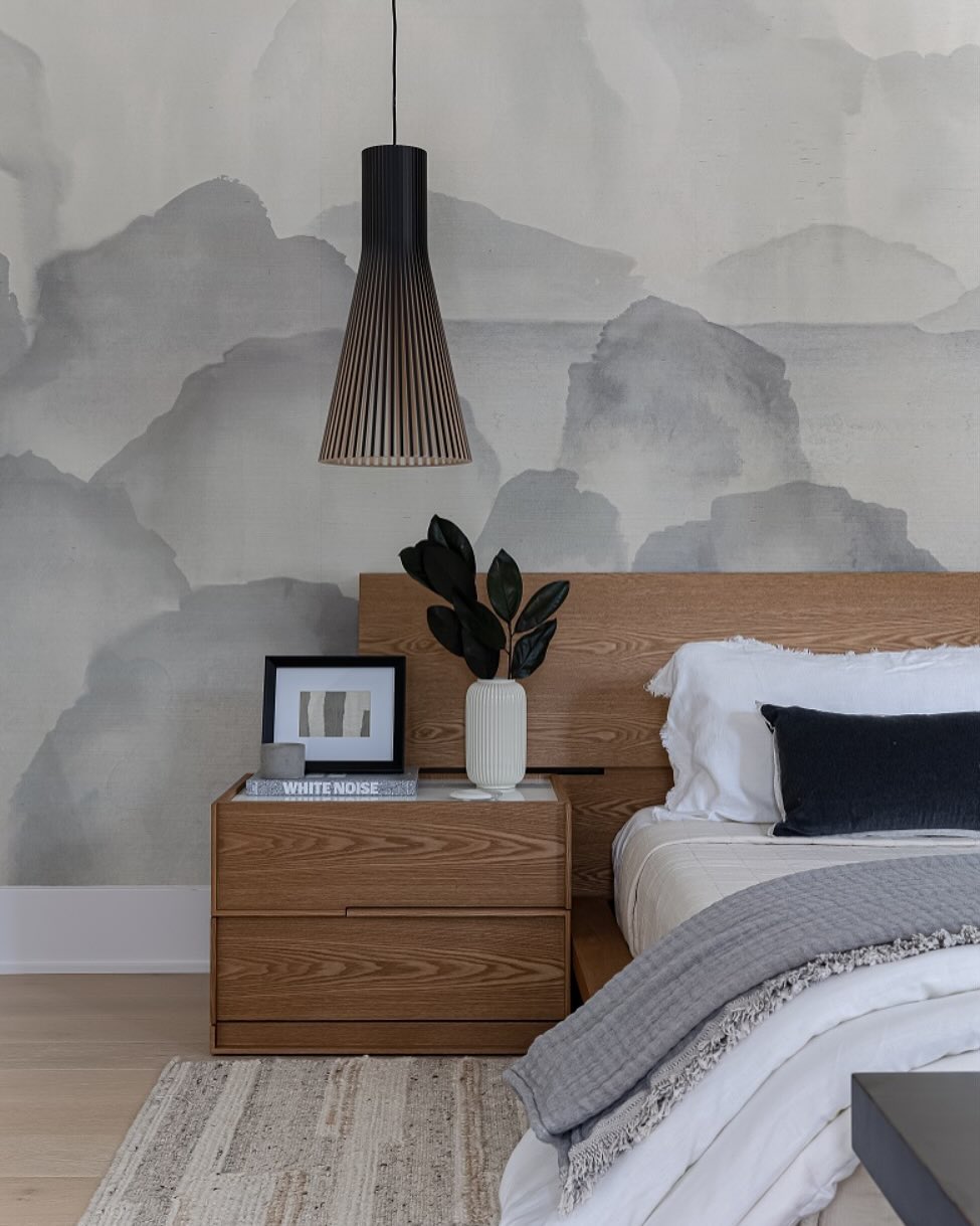 This serene Japandi bedroom design is part of a stunning 6,000 sq. ft. home in Davidson, NC created by Samantha Loxton and Leah Kleynen of Kathryn Lilly Interiors. By merging Japanese minimalism with Scandinavian warmth, they transformed a house into a cohesive, personalized haven for two clients with differing tastes.
✨ Design Highlights:
• Clean, minimalist furniture with natural wood tones
• Warm textiles and subtle contrasts for inviting spaces
• A perfect balance of Japanese and Scandinavian aesthetics
This project exemplifies how thoughtful design can reflect individuality while blending styles seamlessly.
📖 For more details, check out the full story by Sunny Hubler on QC Exclusive website.
🖋️ Photo Credit: Kathryn Lilly Interiors
🔗 Visit kathrynlillyinteriors.com
📸 Follow: @kathrynlillyinteriors
#JapandiDesign #InteriorInspo #Minimalism #ScandinavianDesign #JapaneseStyle #KathrynLillyInteriors