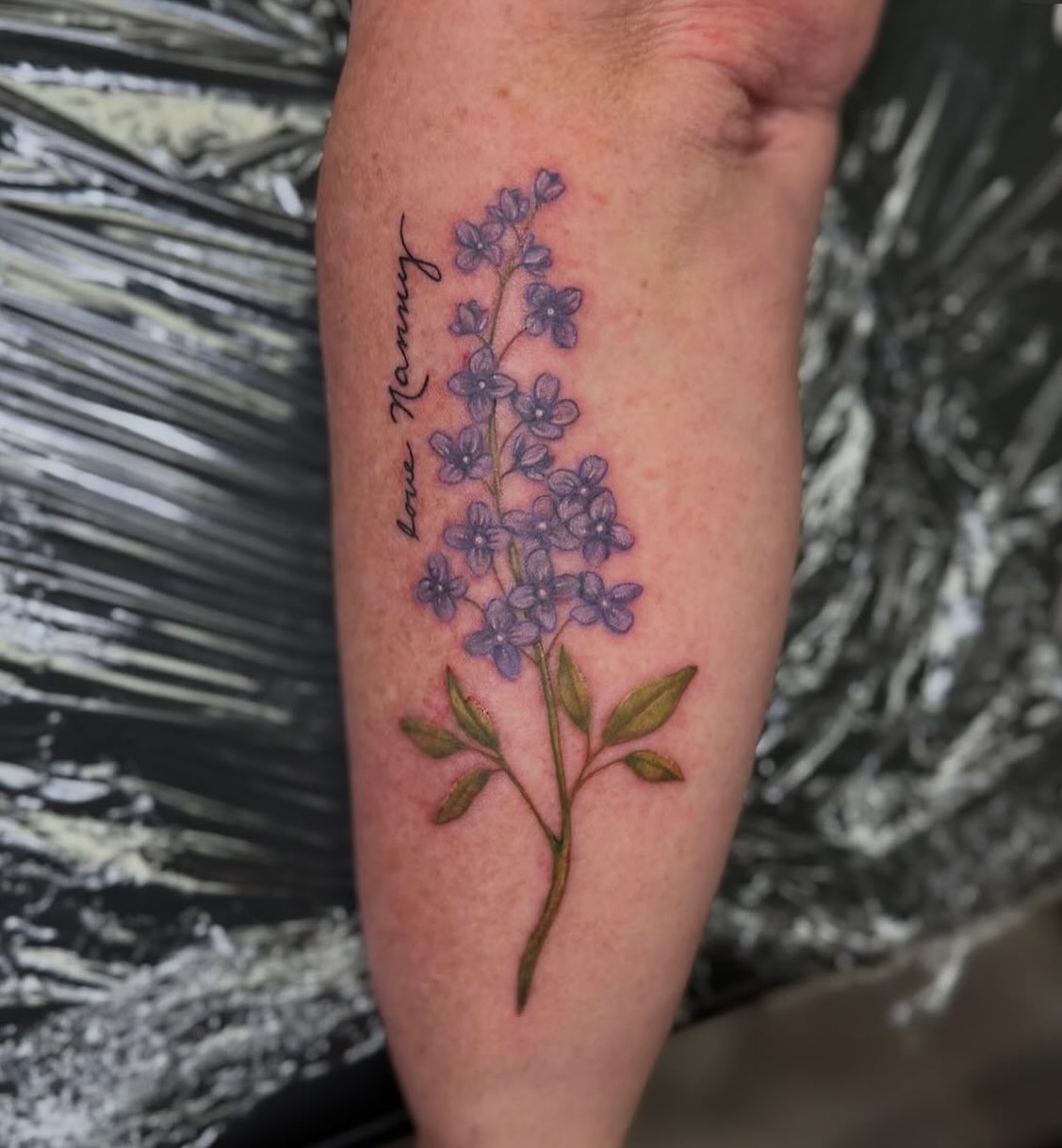 Recent soft florals done by the fabulous @kelserintattoos To schedule DM Kelsey directly or click the link in our bio TODAY! #floraltattoo #nashville #colortattoos #girlswithtattoos