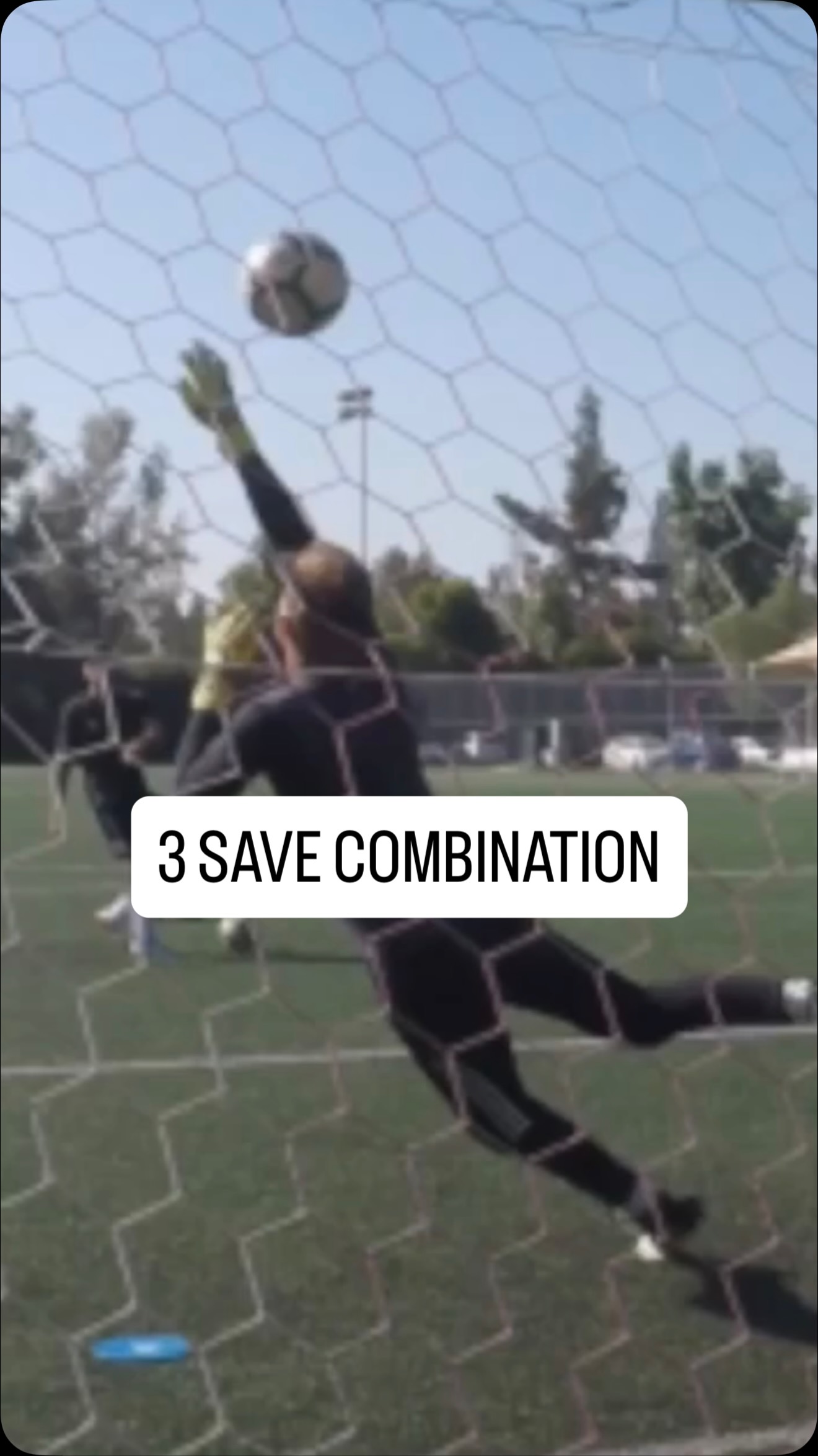 📝 3 Save Combination
1️⃣ I wanted to pair quick changes of direction with a multi-rep set to work on acceleration and deceleration, with a fitness component attached to it.
2️⃣ This was done at the end of the session, and while it was an overload day, I wouldn’t do more than 2 reps per side.
What would you add or change? - @omarzeenni #gk #goalkeeper #soccer #football
