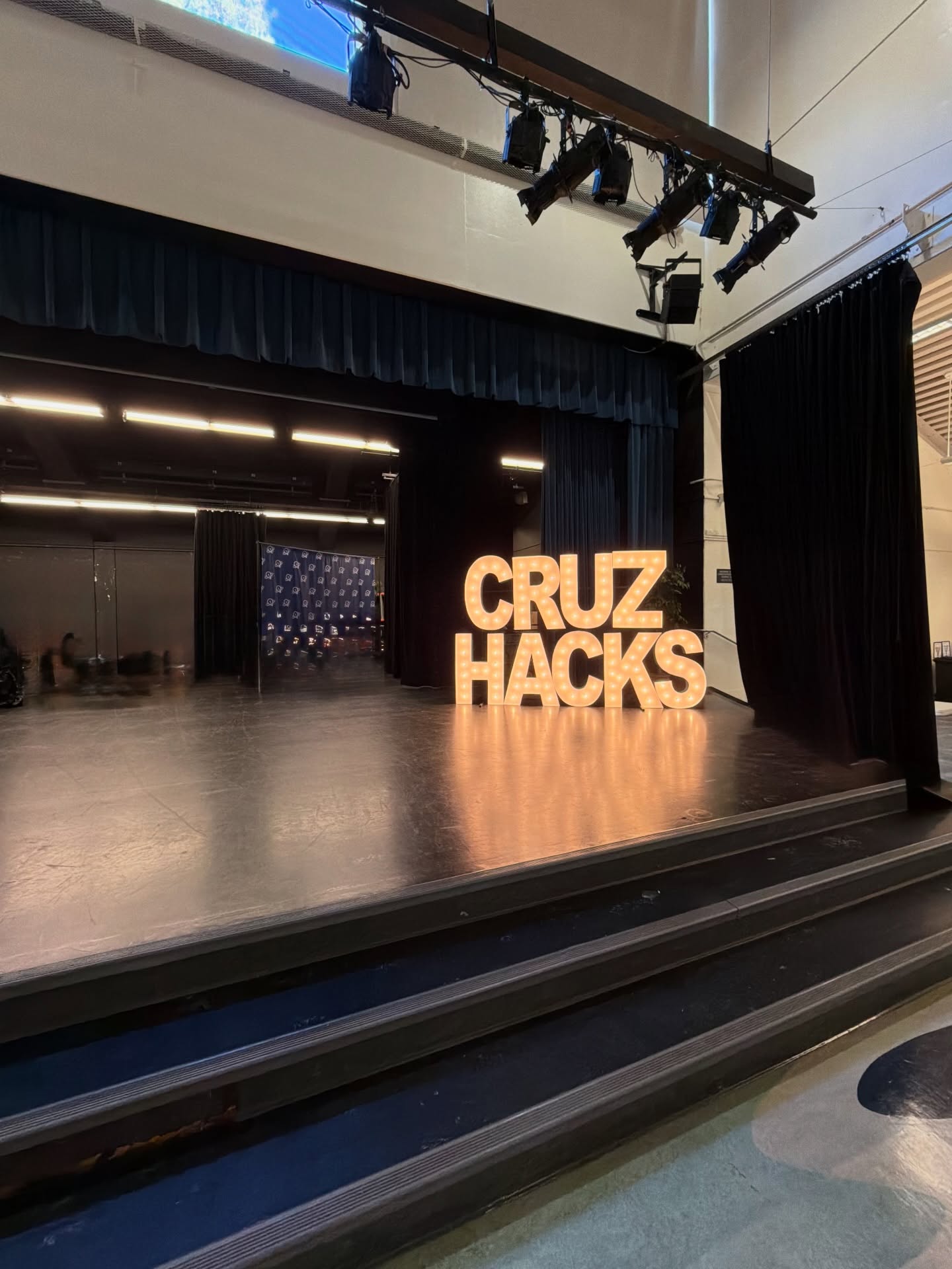 #ucsantacruz #bananaslugs #cruzhacks #alphalitsiliconvalley #marqueeletters