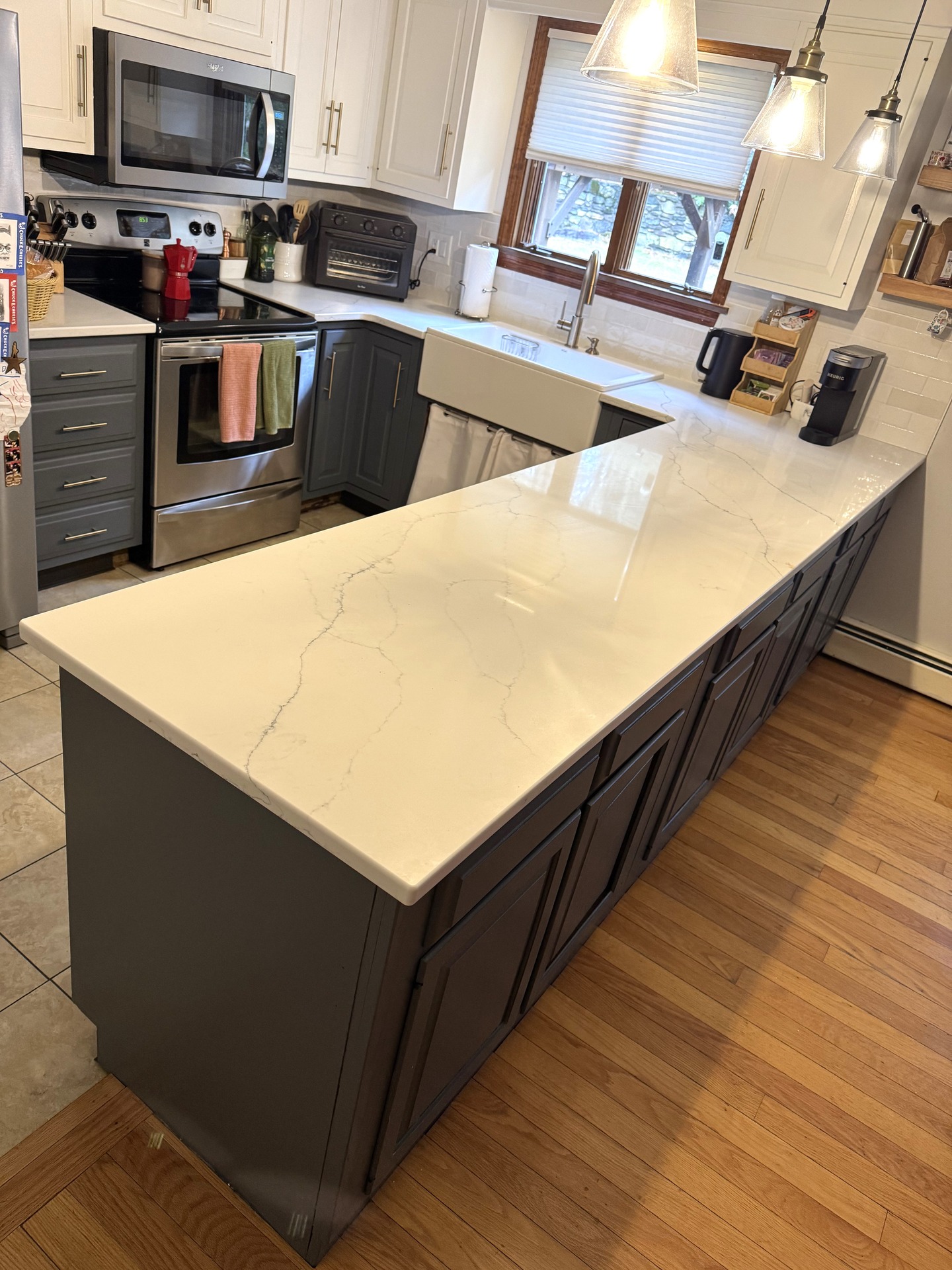 #TransformationThursday🔁
Sometimes, you don't need a full remodel - you just need to replace your countertop!
This kitchen was instantly refreshed with our SDRI Quartz "Arieus". Bringing a brighter, cleaner, and more modern look to the space. A simple change can make a powerful transformation! 🤩
⭐️Customer Google Review⭐️
"Stone Depot was amazing from start to finish for this project. They were responsive when we emailed back and forth. Our appointment to view their stone selection went great and we found a countertop we loved. They were able to install about two weeks after we placed the order. On install day, they removed our old countertop and installed our new one in just a couple hours. No mess, no fuss! And best of all they were affordable, and offered many options below and above our price point, so we were able to choose something that fit our taste and budget."
📍940 Wellington Ave, Cranston, RI 02910
⏰Mon-Fri: 8:30-5pm / Sat: 9-3pm / Sun: Closed
☎️401-780-9639
🌐www.stonedepotofri.com
#quartz #quartzcountertop #sdriquartz #whitequartz #whiteandgrey #whiteandgreykitchen #kitchen #kitchencountertops #kitchenideas #kitchenremodel #countertops #stonecountertops #stonefabricator #ri