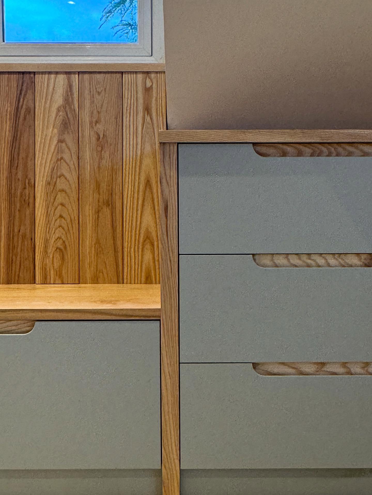 A couple snap shots from a recent bedroom project we’ve just completed. Looking forward to showing you more of this scandi inspired installation.
#scandi #scandistyle #interiordesign #furnituredesign #fittedfurniture