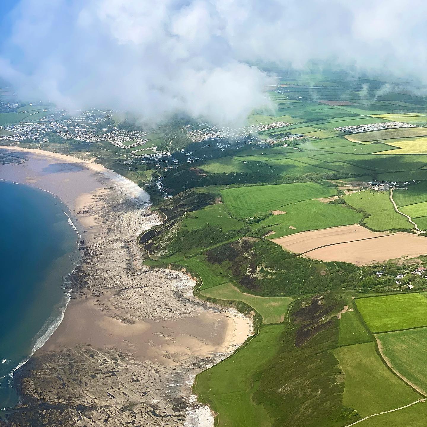 Cloud surfing on a Saturday โ๏ธโ
๏ธโค๏ธ