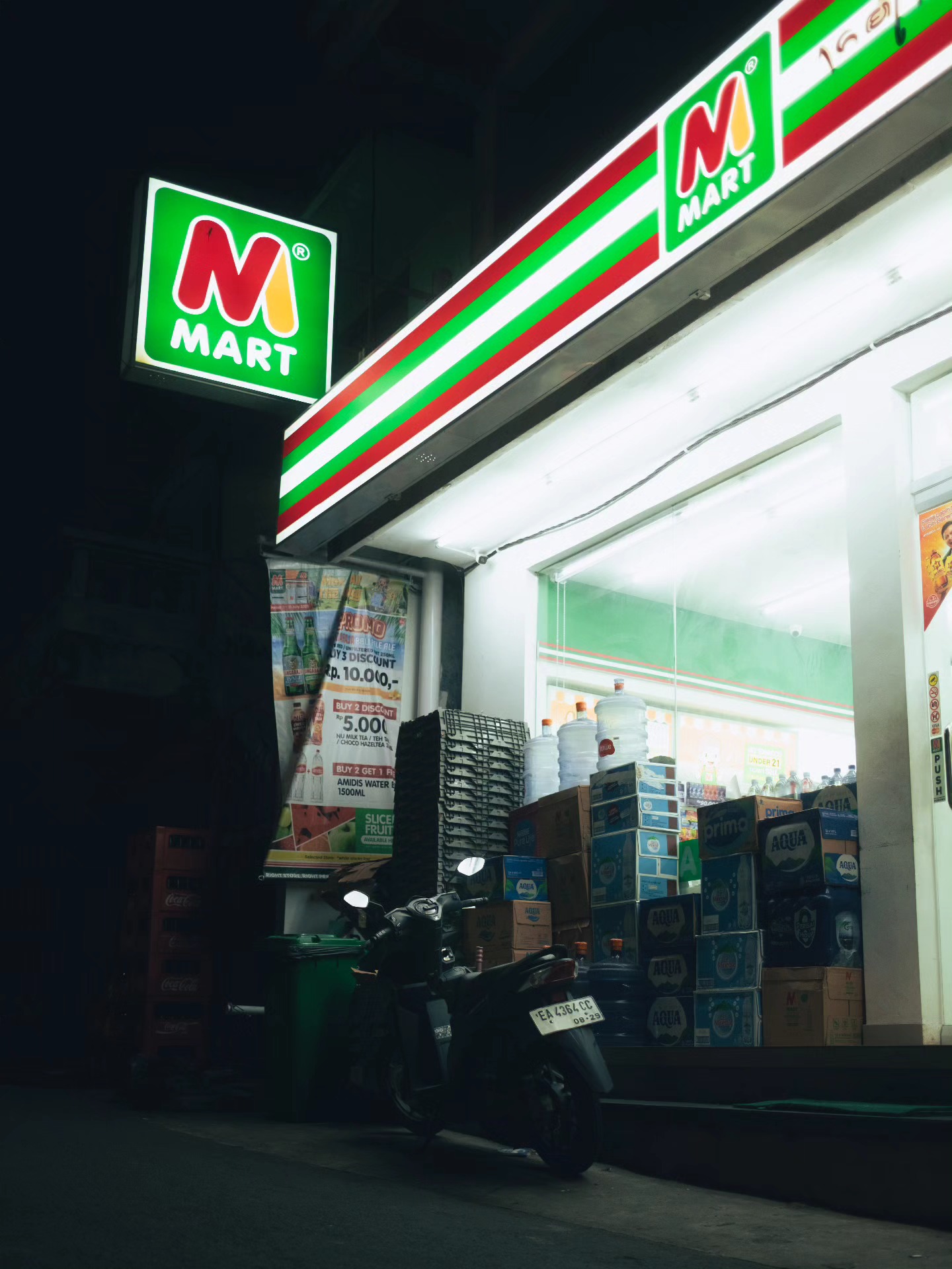 MART.
#bali #indonesia #nightphotography #nightout #fujifilm #fujix100vi #fujifilm_street #streetscenesmag #streetphotointernational