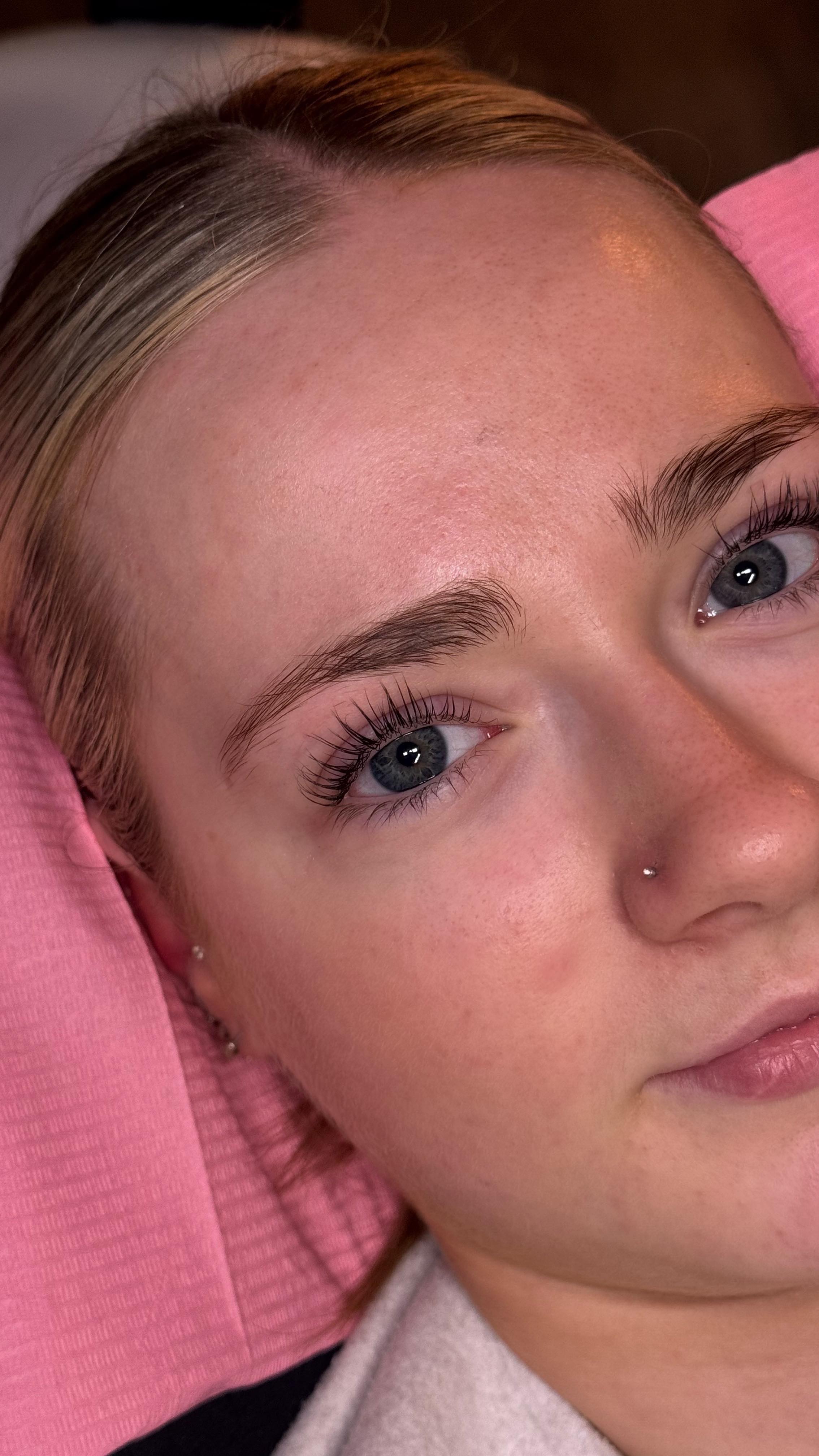 Lash lift of dreams☁️✨
How gorgeous is this lash lift result! Perfect for those low maintenance clients with long lashes…
All lash lifts include a serum to take home🥰🤏
Service: Lash Lift & Tint
Duration: 1 hour
Price: £40
Client must allow 6-8weeks gap before next lash lift treatment✨
🛍️Using @thelashofficeuk self adhesive lash shields.
New customers — enjoy 15% off with code ‘WELCOME15’ at checkout!
Special Offer: Buy 4 trays and get 1 FREE — just use code ‘FREE’ at checkout.
💸Klarna & Clearpay options available.
🛒 Shop now via link in bio or at www.thelashoffice.com
🚚 Delivery & Pickup Options Available
@thelashofficemcr @thelashofficeuk
#manchesterlashlift #lashlifttraining #boltonlashlift
#lashinspo #lashliftwesthoughton