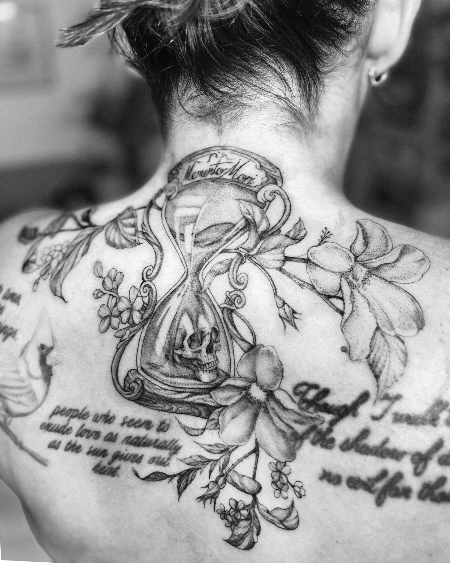 We borrow time — we don’t own it⏳🏹🥀Memento mori hourglass addition to finish off her back 💛{other surrounding tattoos aren’t mine}
•I’m still moving to the Lone Star State🐎🌟Currently seems as though we’re headed to Fort Worth! Just getting through some moving logistics with my fiancé’s job transfer. But things are moving slowly, but surely. So excited to get settled in TX. Just little messages for those who haven’t heard an update from me personally!💌