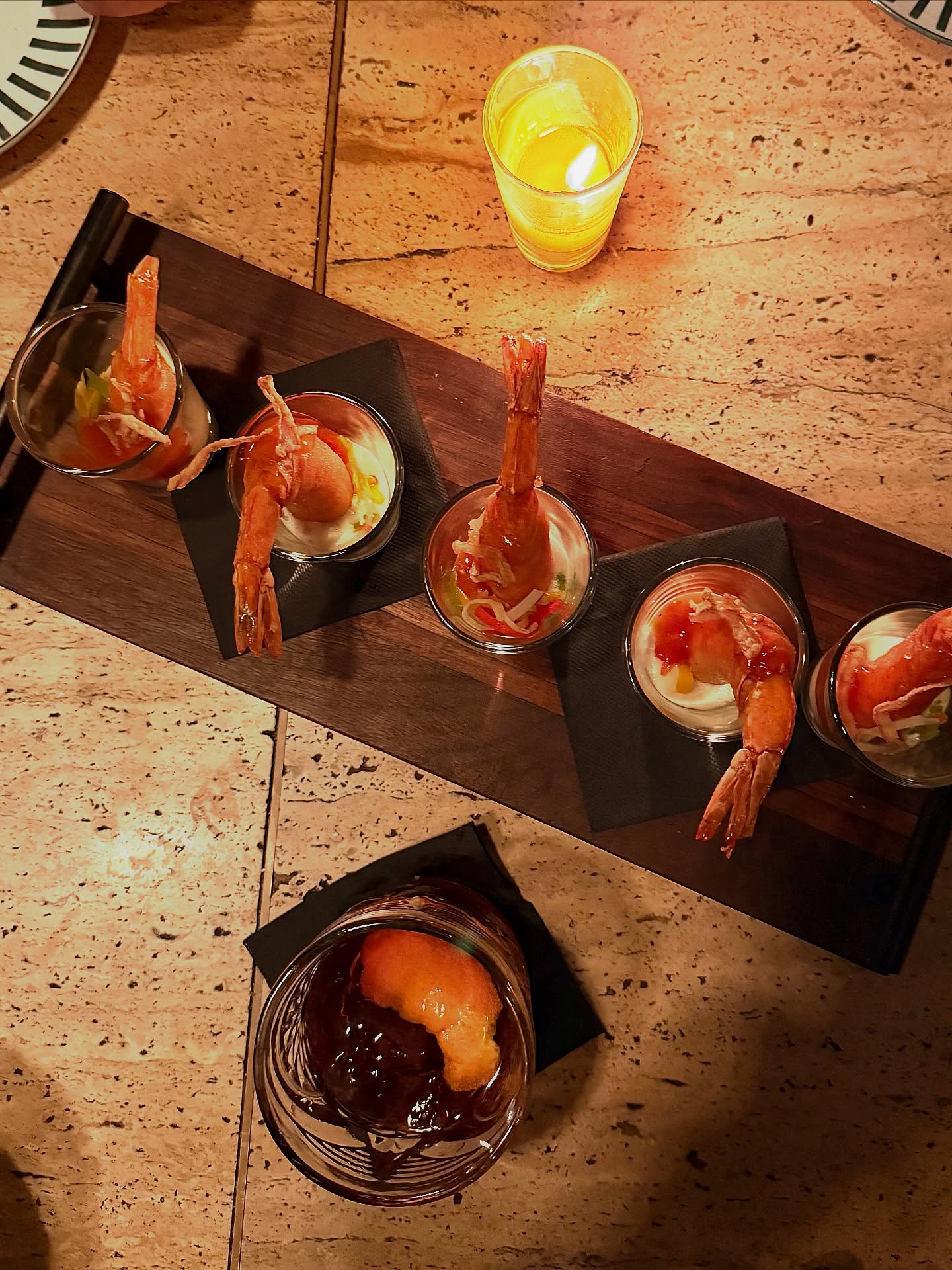 Nouveauté à la carte, nos délicieuses Gambas Croustillantes, Nuage de Crème 🍤
#marrakech #restaurant #restaurantmarrakech #finefood #frenchfood