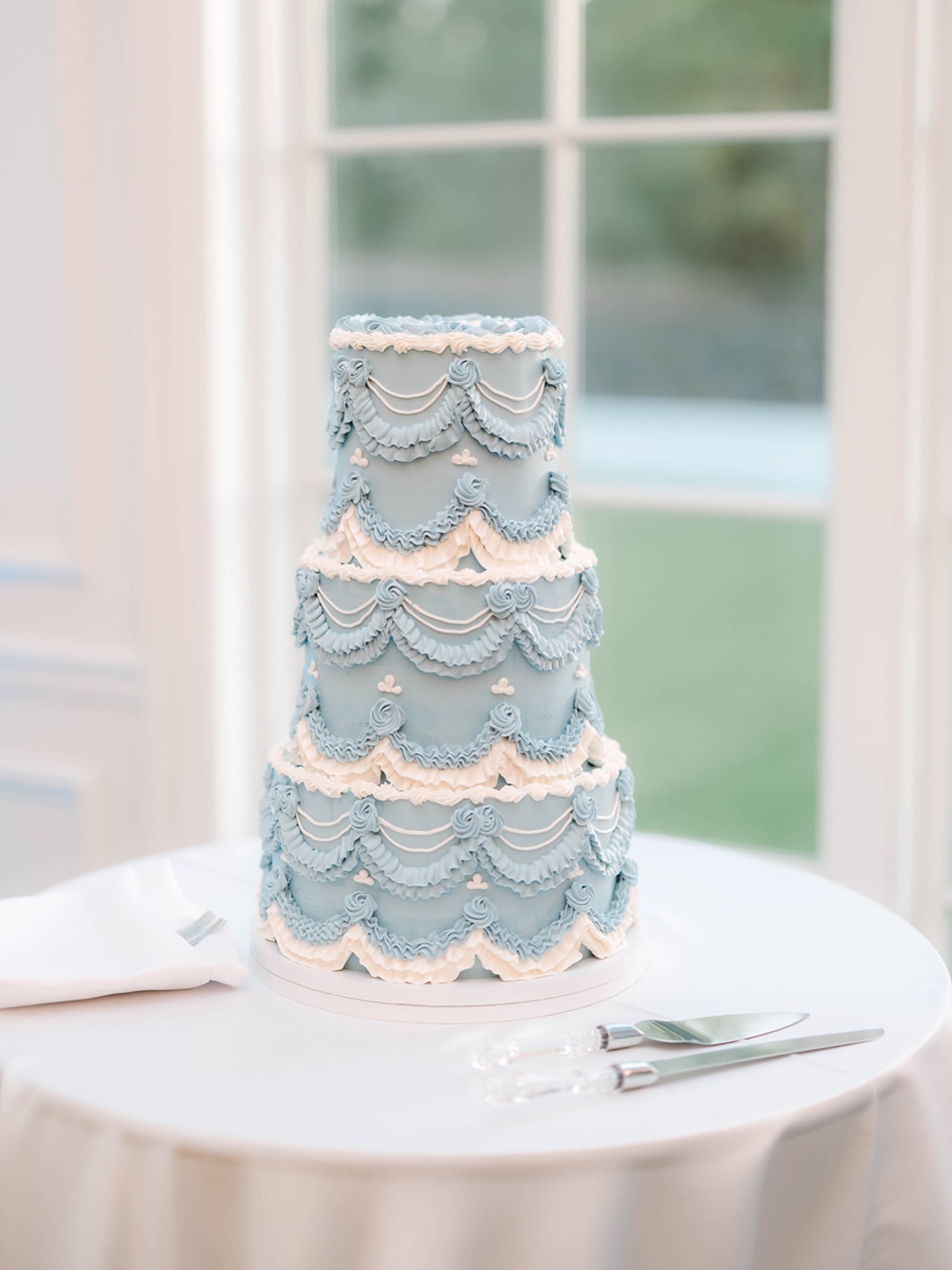 Honestly love how this lady looked in blue!! A fantastic opportunity to have your “something blue” or to implement your wedding colors and also have your vintage cake dreams come true!!
A BIG thank you to @sarahlindholmphotography for capturing her so beautifully! And congratulations to A&B! 🩵
VENDOR TEAM:
Venue: @thehillsideestatetx
Catering: @vestalscatering
Photography: @sarahlindholmphotography
DJ: @paulviolaentertainment
HAMU: @2girls1brushbeauty
Flowers: @rainflorist
Cake: @kaylibakescakes
Planning: @whitemagnoliaeventco