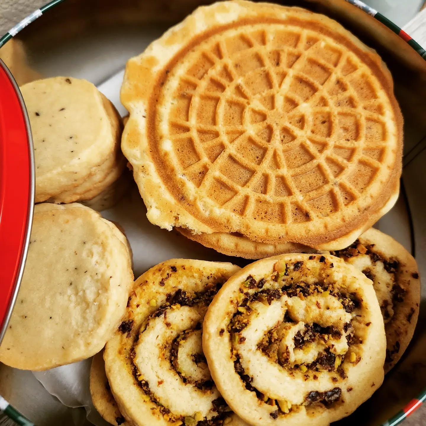 Homemade cookies from a patient! So yummy. This the season to get fat!😋
#happyholidays #gettingfat #cookies #finerpointsacupuncture