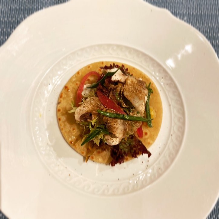 Nuova stagione, nuovi piatti di @tommysanguedolce ✨✨✨
Tacos di fave con coscia di agnello e ricotta (leggermente) forte e carota speziata 🥕 🫕
#igersfood #finedining #finefood #salento #igerslecce #igerspuglia #september #foodie #instafood #lovefood #fave #tacos #chef #chefslife #restaurant #autumn #newmenu #season #carrots