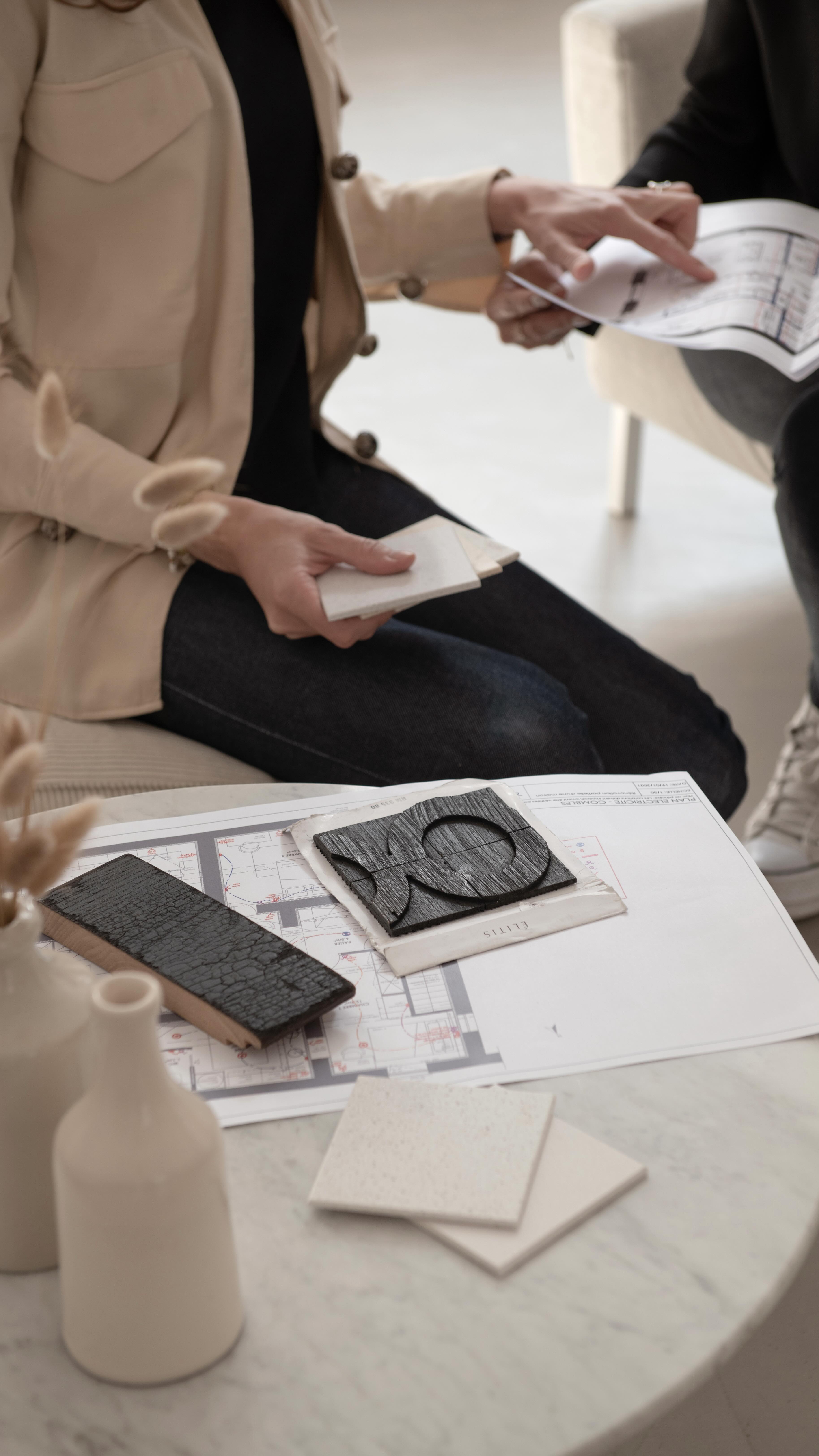 Derrière chaque chantier fluide, il y a des heures d’anticipation.
Des plans coordonnés, des détails pensés,
des problèmes réglés avant même qu’ils n’existent.
Chez BC Ateliers, tout se prépare en amont.
C’est l’expérience de plusieurs années de chantiers qui nous l’a appris :
👉 l’anticipation et la maîtrise technique sont les clés d’un projet juste.
Un beau projet, c’est un projet technique,
où la technicité disparaît parce qu’elle est parfaitement maîtrisée
et mise au service du beau.
L’invisible, c’est souvent ce qu’il y a de plus précieux. ✨
Projet de rénovation d’une maison / MO @_a.s.m.o
#BCAteliers #archi #architectureinterieure #chantiermaitrise coordination anticipation savoirfaire