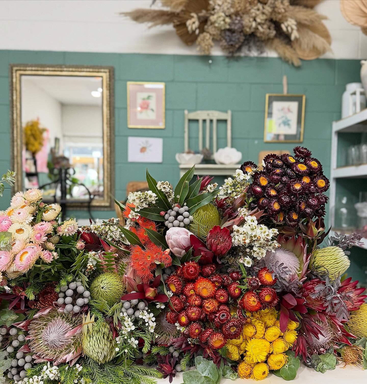 The most beautiful native flowers of the season have arrived 🌿
Textured, long-lasting and full of wild Australian soul — these blooms are bold, earthy and effortlessly stunning. #NativeFlowers #AustralianNatives #SeasonalBlooms #FloristLove #WildAndBeautiful ShopLocal