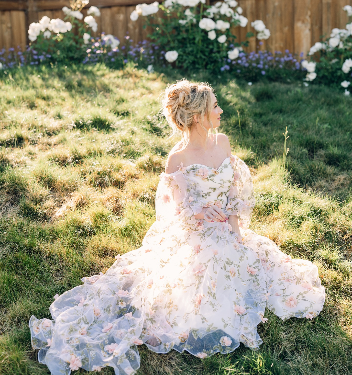 Spring beauty is around the corner 🌸
Napa Wedding Makeup Artist
Natural Makeup artist in Napa Valley
Wine Country Hair and Makeup
#bellabridalnv #jocelynbbnv #napamakeupartist
#SoftGlamBride #NaturalBridalMakeup #GlowingBride #SkinLikeMakeup
#TimelessBride #NapaBride #NapaWedding #NapaHMUA #NapaMakeupArtist
#SonomaWedding #BayAreaBride
#BayAreaMakeupArtist #messyupdo
#CaliforniaBride