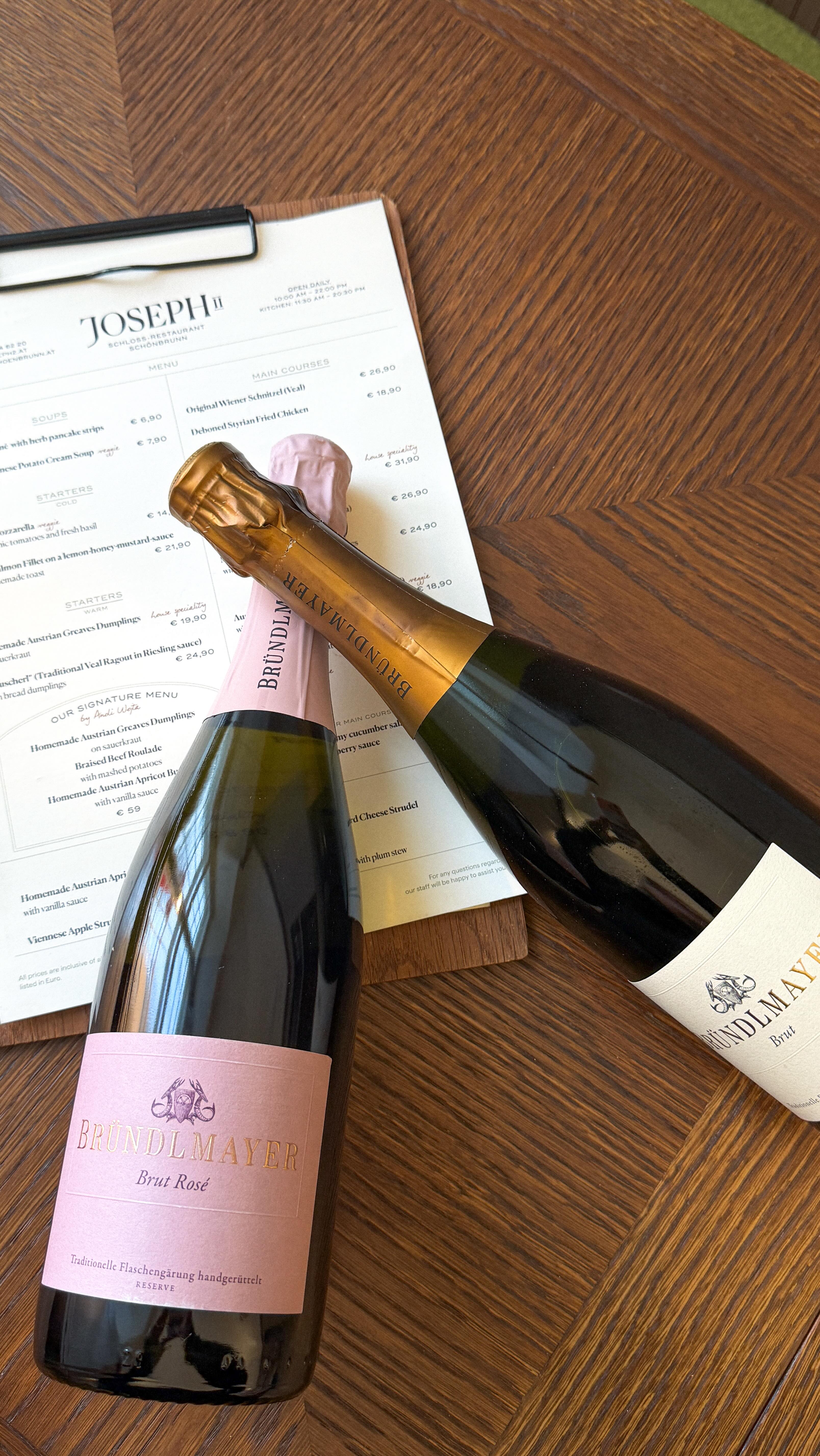 Auch ein Küchenchef hat Lieblingsgerichte. Wenn Andi genießt, dann am liebsten die Lasagne seiner Frau. 🍽️❤️
Das Joseph II. gönnt sich im Moment eine kleine Pause.
Ab 31.01. sind wir wieder für euch da. 🤗
#schlossschönbrunn #restaurantwien #wien #wienerküche #andiwojta