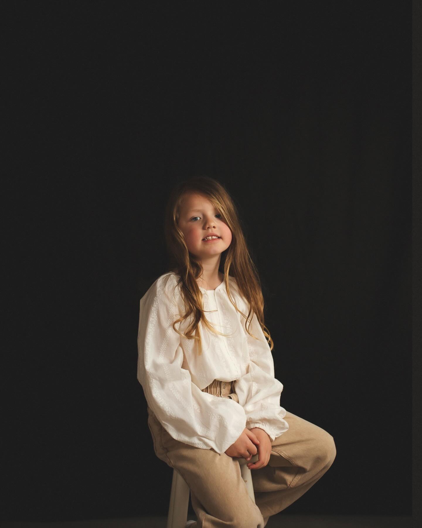 Studio play time ♥️
✎………………………………..
.
.
.
.
.
.
.
.
.
.
.
.
#portretten #voorschoten
#helenaandsisters #portretten #familiefotograaf #leiden #portretfotografie #fotografiemomente #fotograaf #nederlandsefotograaf #fotografie_nl #creatief #portretfotograaf #modelnl