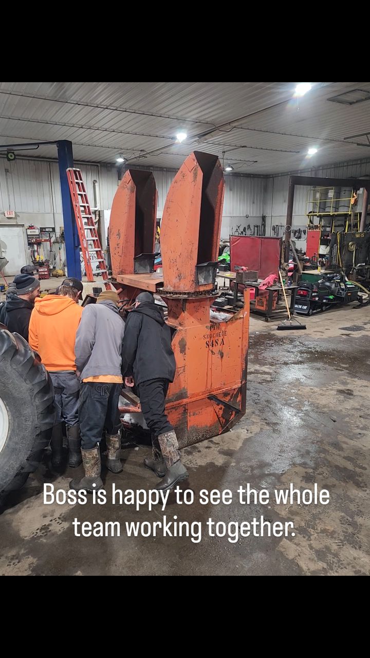 It's a tough job!
#monday #lakenokomiscranberries #eagleriverwi #cranberryfarm #fypage