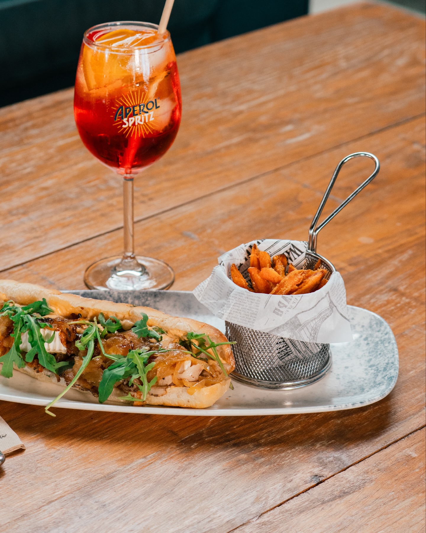 Sabor y ambiente en Nuba: un plato que conquista y una barra que invita a quedarse. Cocina cuidada, servicio Hilton y el lugar perfecto para empezar la noche… o alargarla.
Reserva tu mesa en Nuba.
DoubleTree by Hilton Islantilla · Paseo Barranco del Moro, Islantilla, España · +34 959 204 500
#DoubleTreeByHilton #Islantilla #Nuba #Gastronomía #CostaDeHuelva