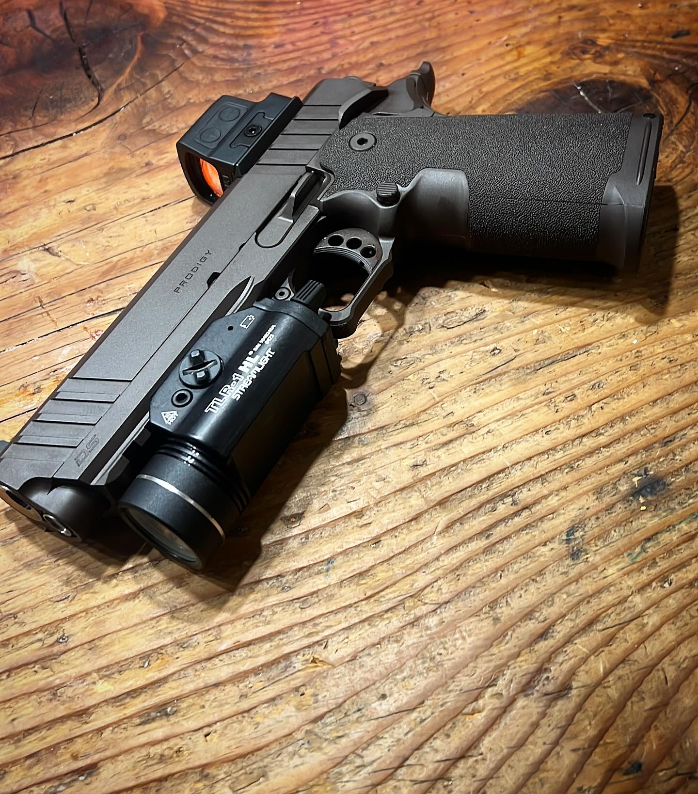 The Springfield in neuem Kleid. A smooth VTXBronze... Danke für dein Vertrauen @adeptus_misanthropus #armeriagrigioni #springfieldarmory #dynamicarms #holosun #streamlight