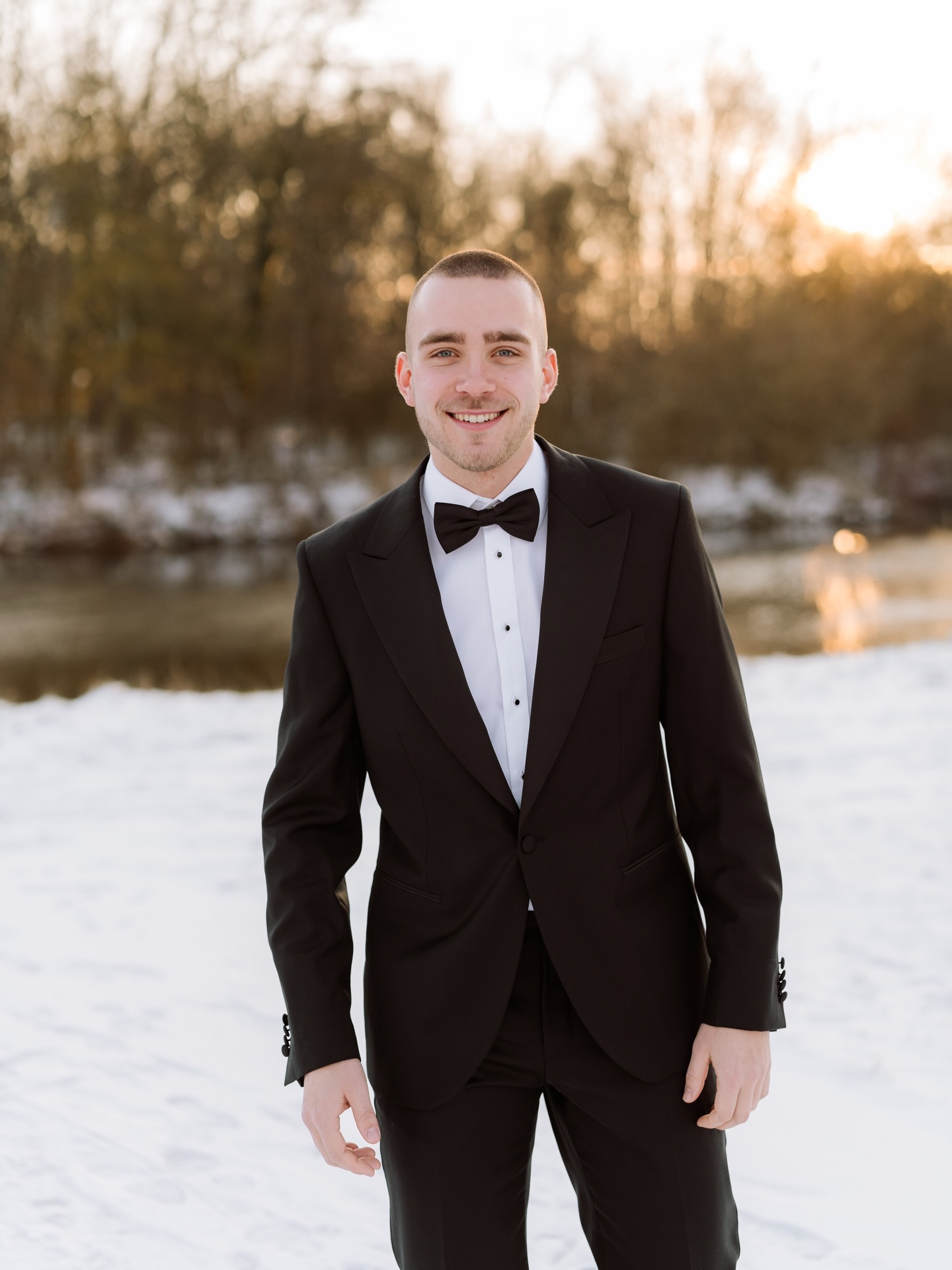 Of ik foto’s wilde komen maken een uurtje voordat ze naar het @leutekums.gala vertrokken. Natuurlijk! Maar als er dan sneeuw ligt én de zon bijna ondergaat, dan neem ik ze ook mee naar buiten 😉
En zij waren niet de enigen, de rest van de foto’s van de familie deel ik later deze week 😍
#leutekum #doetinchem #gala #fotoshoot #fotograafdoetinchem