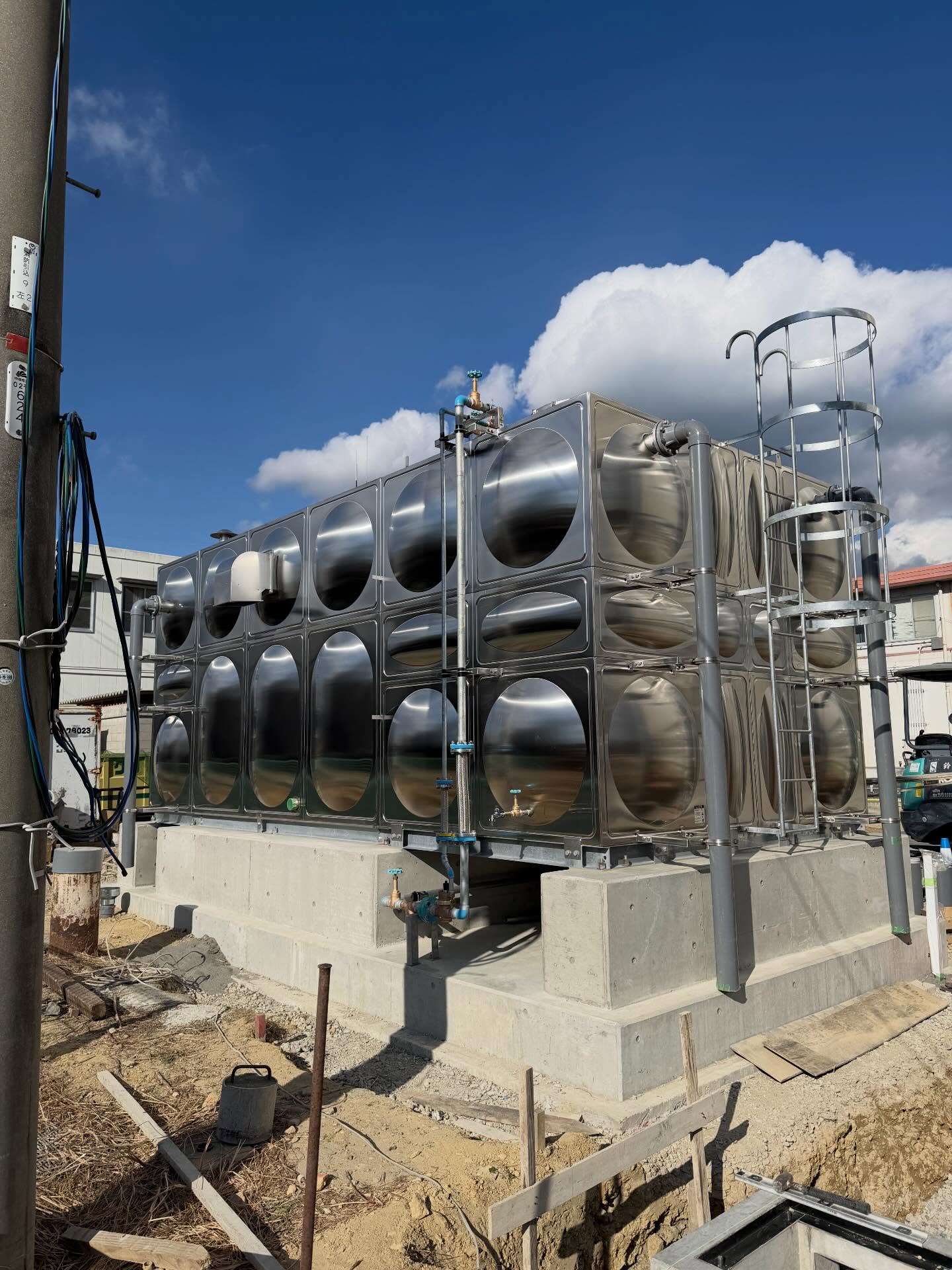 池谷設備です。
静岡県、某消防署新築工事です。
受水槽周り配管を施工しました。
#配管 #空調 #設備 #tig #溶接
従業員募集 未経験歓迎 転職
東海 静岡 浜松