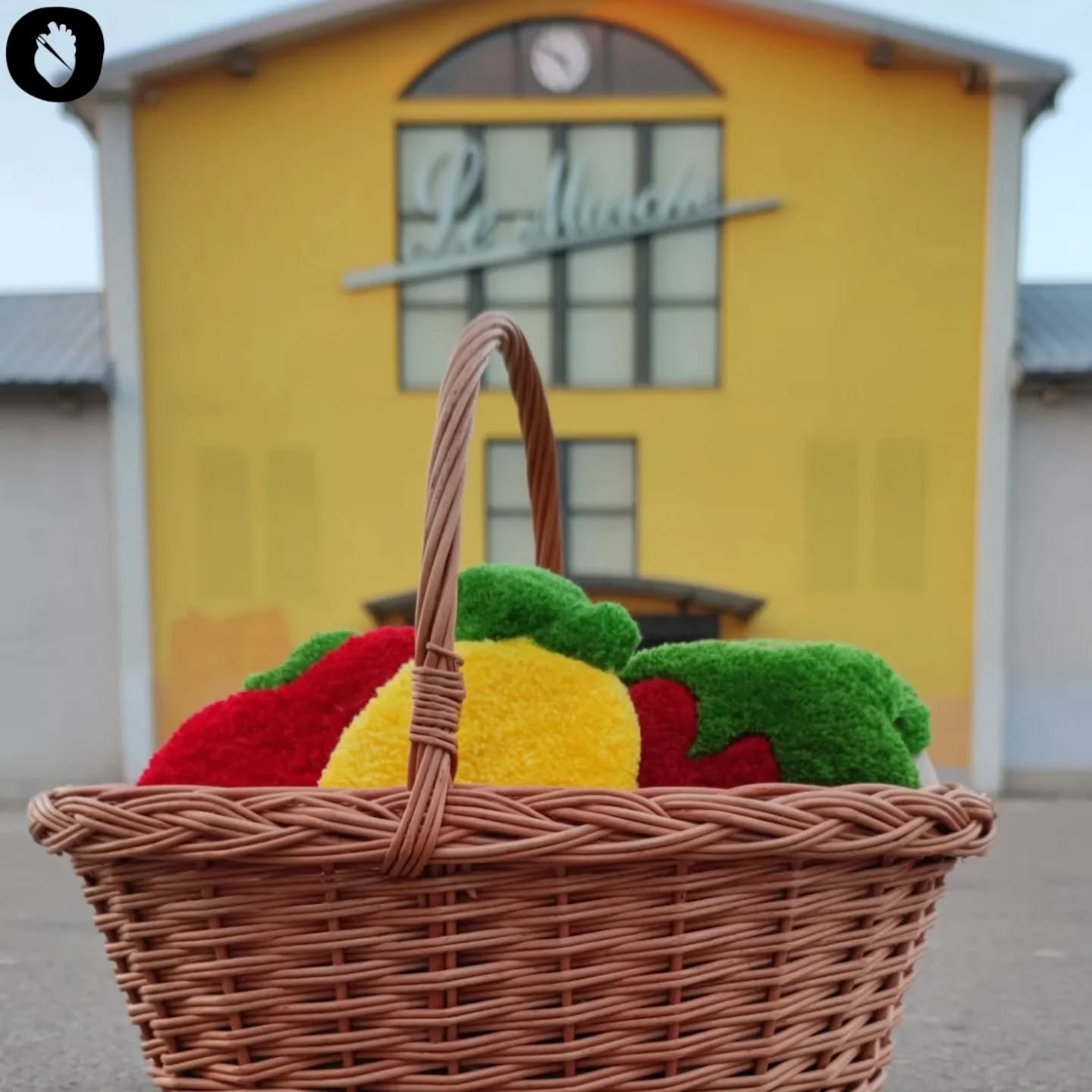 Retour de marché 🍓🍌🍎🍋🍉
#slowmade #creationunique #mulhouse #slowdeco #handmadetextiles #handmadewithlove #tufting #tuftingart #dmc