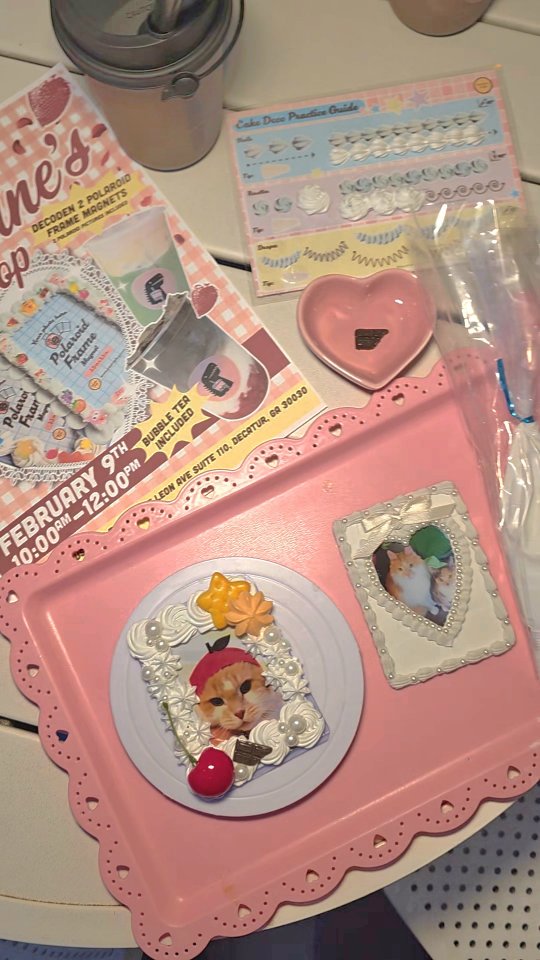 Our next craft & sip decoden workshop is at @rebelteahouse on February 9th! ❤️🎨🧋Learn cake decorating, create fake food art, and enjoy bubble tea with us! 💞 Book your ticket at www.pastryplug.com 🎟
#decatur #atlanta #valentinesday #artsandcrafts #workshop