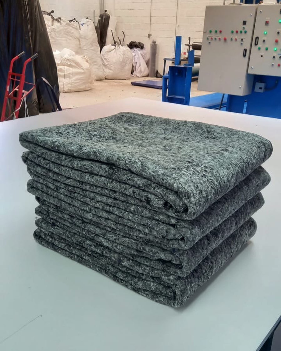 Nuestras cobijas de mudanza multiuso de tamaño 210x160 son perfectas para proteger artículos delicados en mudanzas, envios y cualquier tipo de transportación.
Cómpralas en paquetes de 10 unidades por $190.000 en nuestra tiene de Mercado Libre🤝
Están disponibles en color gris oscuro, rojo, amarillo y verde.
Compras al por mayor 📞310-578-9369
#shopmercadolibre #mercadolibrecolombia #cobijasmultiuso #cobijademudanza #cobijadefieltro #mudanzasegura #mudanzacolombia