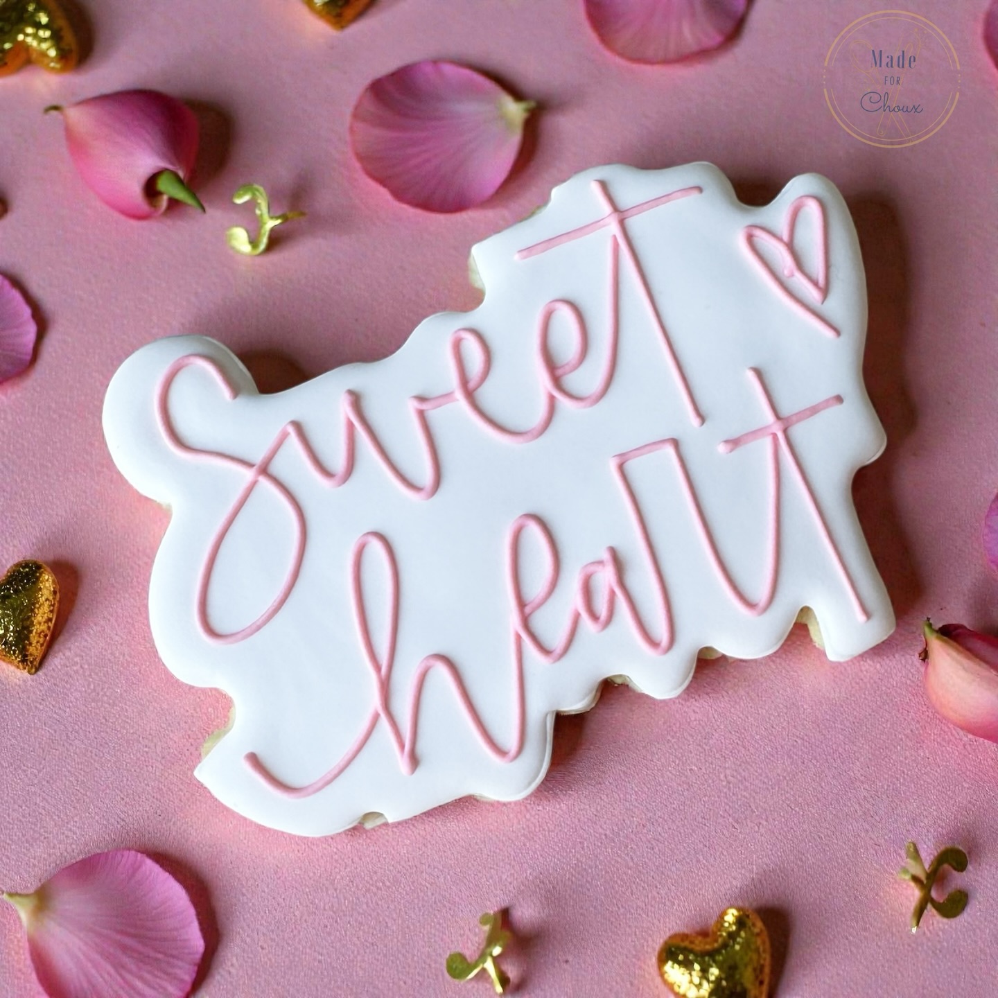 Hey Sweetheart! I’m so excited to share the final sneak peek of what I’ve been working on before tonight’s launch at 7PM!
Now to the good stuff — Who are you gifting cookies to this year?
A) My significant other 💕
B) My Galentines 👯♀️
C) My kids
D) Myself (because I deserve it!) 🙋♀️