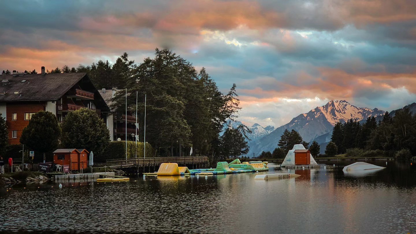 Im definitely missing views like this at the moment! (Resists urge to go on lastminute.com)
#switzerland #cransmontana #visitswitzerland #golfholiday #golftravel #landscape #sunset