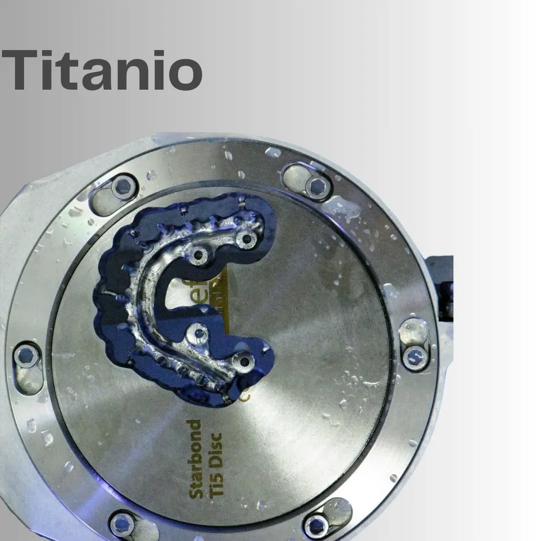 Nuestros discos de Titanio para fresar son la joya de la corona en odontología. ¿Por qué elegir Titanio? Su excepcional biocompatibilidad se integra perfectamente con el cuerpo, asegurando una base sólida y duradera. La ligereza del titanio ofrece comodidad, mientras su resistencia garantiza la estabilidad necesaria. En Cad Cam México, la excelencia se encuentra en cada detalle. Contamos con la maquinaria ideal para esculpir con precisión los discos de titanio, creando infraestructuras dentales de la más alta calidad y durabilidad.
-
-
-
- - - Aviso de responsabilidad: Todas las fotos publicadas en esta cuenta de Instagram son propiedad intelectual de Estudio de Porcelana Suizo S.A de C.V. y están protegidas por derechos de autor.pin alvaro obregon 134 cuernavaca #CadCam #Mexico #Cromocobalto #implantologia #implantesdentales #dentistry #dentista