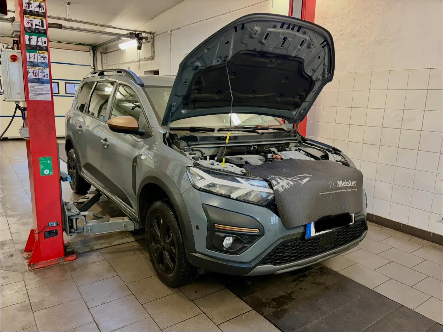 Då har vi en Årsservice avklarad på denna fina
Dacia Jogger Hybrid ifrån 2025.
Vi har utfört service inklusive fordonskontroll av hybriddrivlina, bromsar , framvagn, bakvagn , kaross & vätskor för trygg och effektiv körning.
Bara till att tuta& köra ☺️👍🚙
#service #dacia #jogger #2025 #skåne