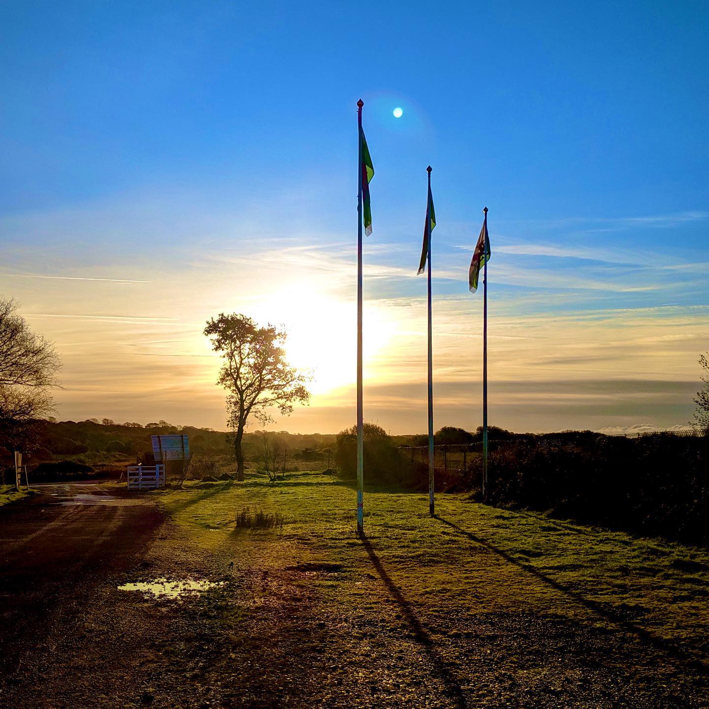 In the absence of any decent flying weather lately, hereโs a beautiful shot from the airport at sunrise on a crisp autumn morning last year ๐โ๏ธ