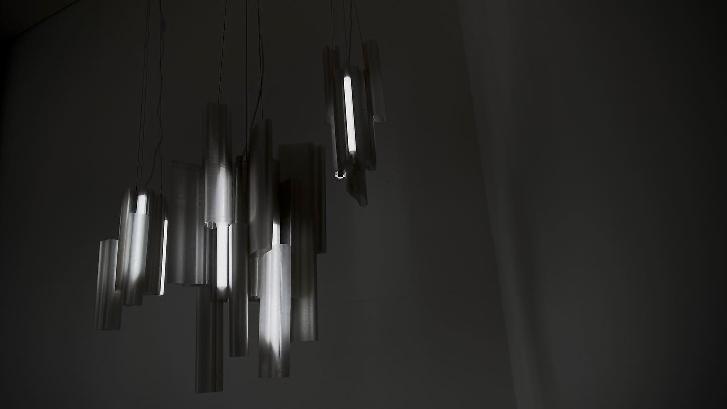 The Plankton looks best in the darkness as a biological architecture.
Designed by @koernerjulia @jkdesigngmbh @jk3dofficial
Ocean plastic partner: @tide_oceanmaterial
Technology partner: @iwk.ost
#circulardesign #oceanplastic #recycledart