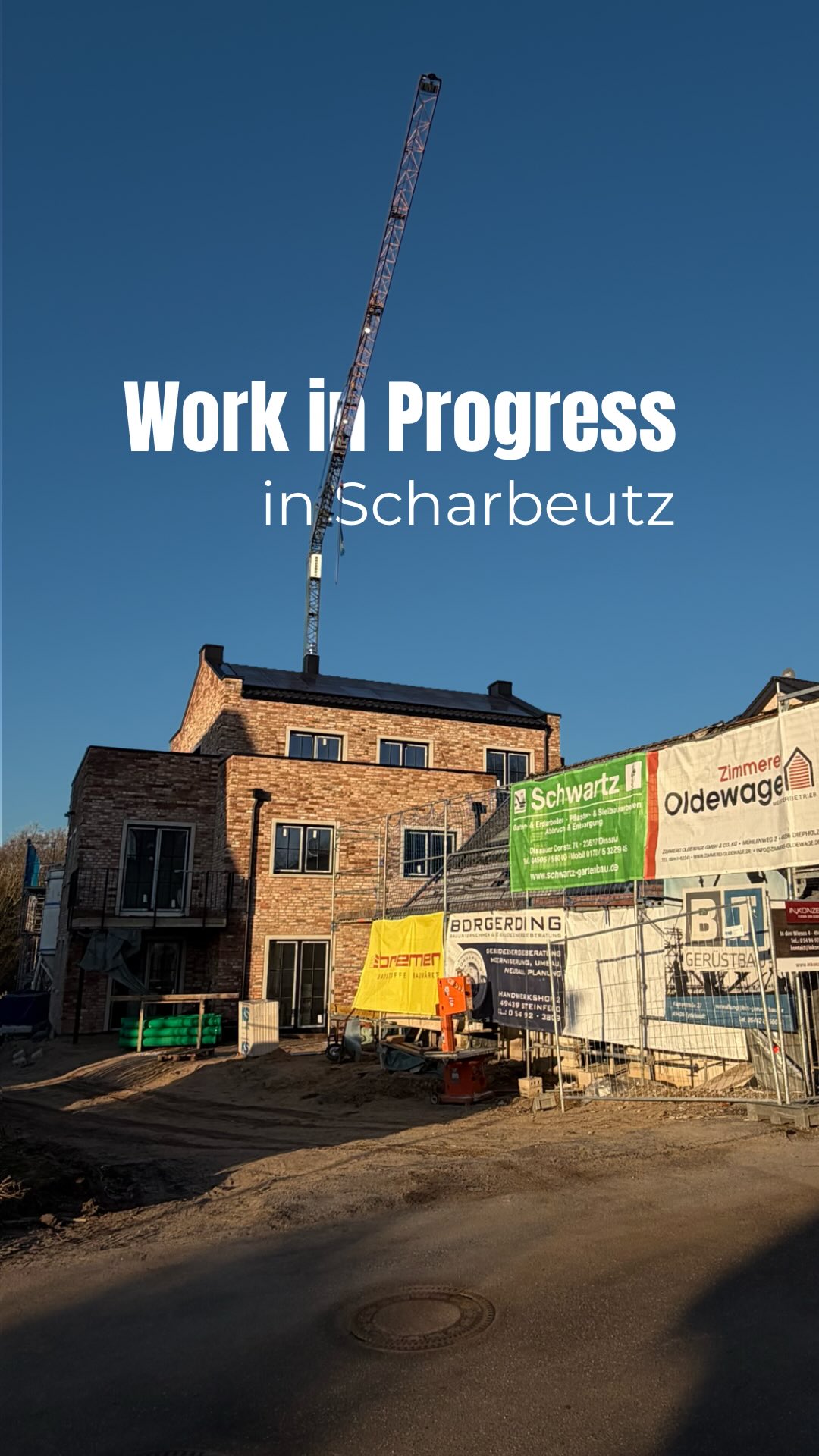 Sonne, Präzision und echtes Handwerk ☀️🏗️
Auf der Baustelle in Scharbeutz läuft alles zusammen:
viele Gewerke, ein Ziel.
@borgerding.bauunternehmen @zimmereioldewage @zhuniqihalim @malerklostermann @dm_systemtechnik
#baustellenalltag #scharbeutz #baufortschritt #handwerkinaction