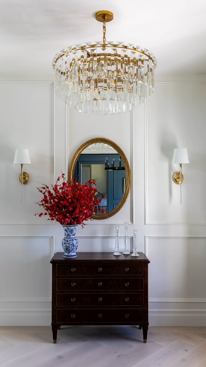 My client didn’t want a lot of layering here—just a few timeless pieces that could stand on their own. The result is simple, intentional, and full of statement. Trim on the wall adds instant depth, classic herringbone flooring so you don’t hide it with a rug, and pieces that stand the test of time. Proof that you don’t need more… you just need the right pieces.
#entryway #entry #foyer #interiordesign #interiorstyling