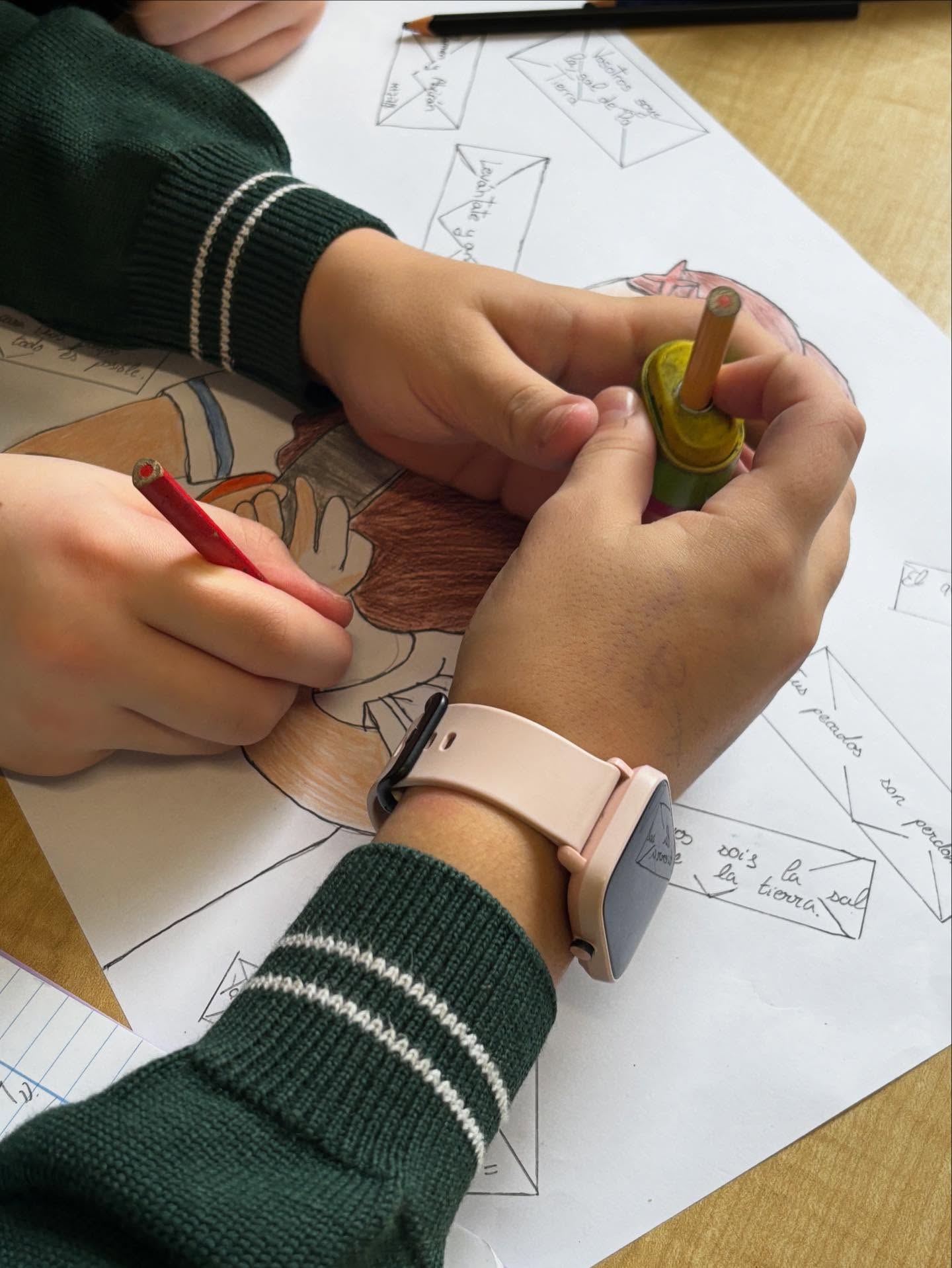 Aprendiendo a manejar la Biblia. Hace falta un refuerzo en casa!