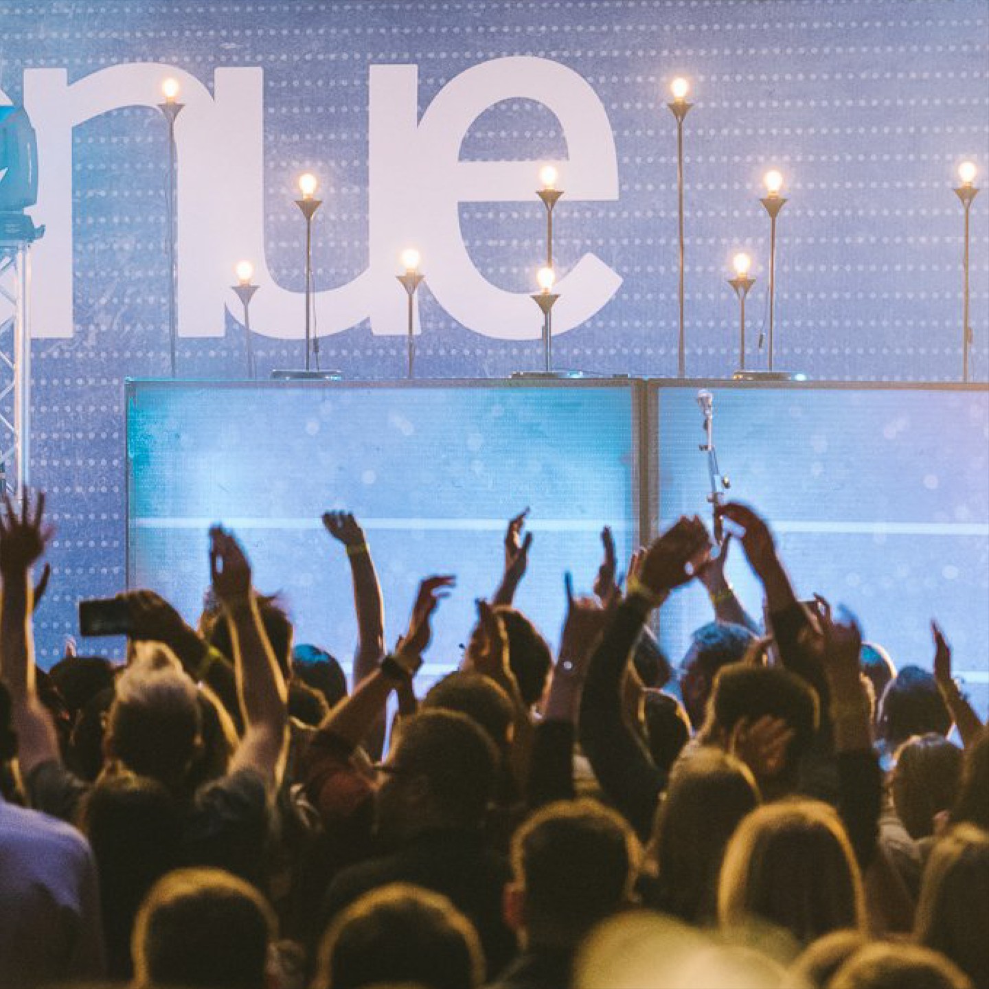 TB 2017 - @boyceavenue live at the @royalalberthall - Stage backdrop and back lit light box scrims supplied by @bandscrimsuk
