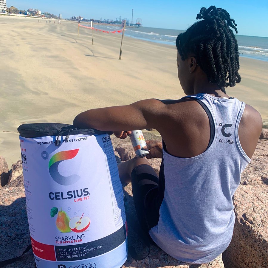 Needed a little boost on the beach today #LiveFit
.
.
.
@celsiusofficial