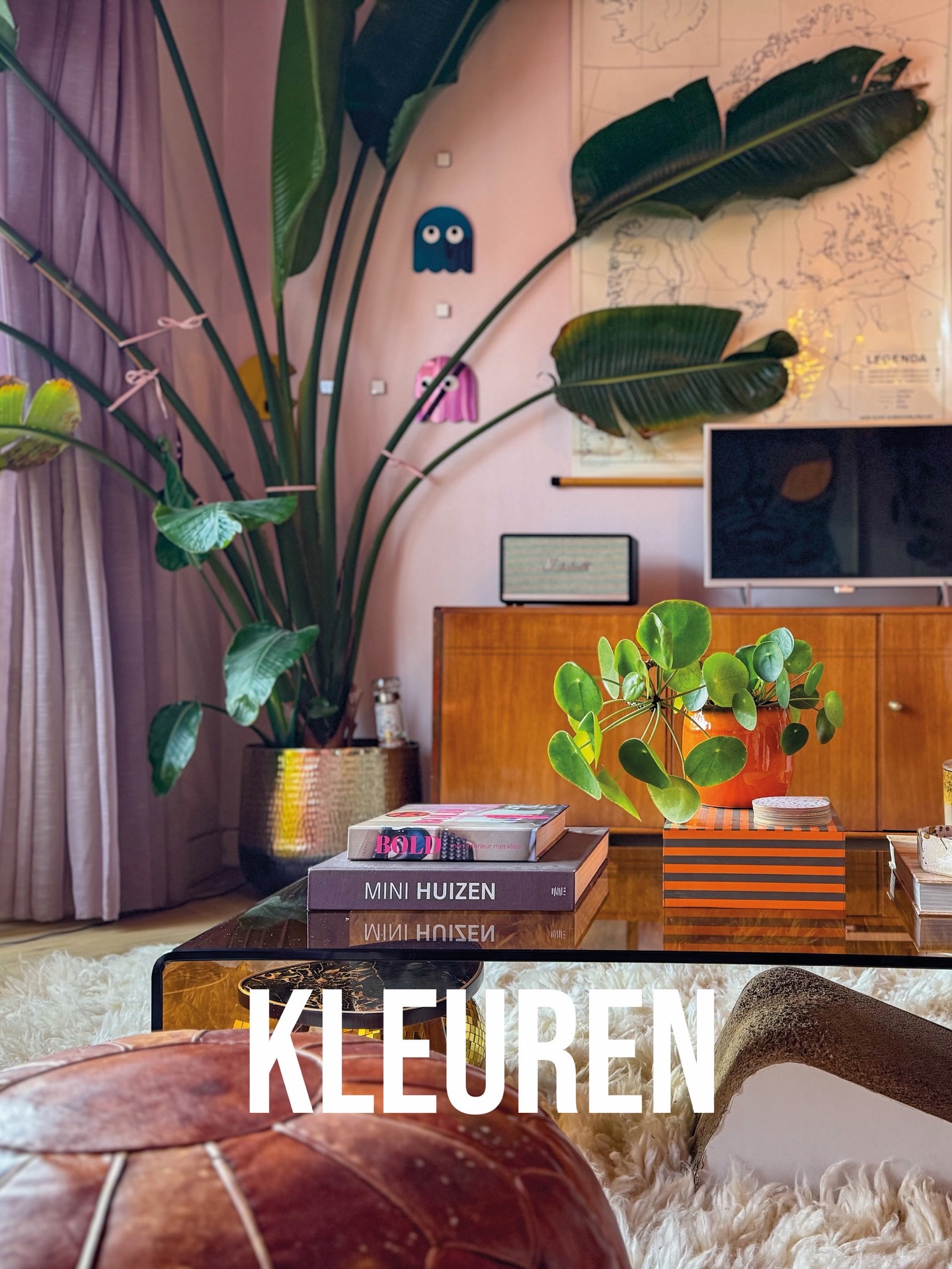 𝘿𝙚 𝙠𝙡𝙚𝙪𝙧𝙚𝙣 𝙫𝙖𝙣 𝙢𝙞𝙟𝙣 𝙝𝙪𝙞𝙨🌸
Ik krijg regelmatig de vraag welke kleuren ik op de muur heb. Dus voor al die kleurenfans heb ik per ruimte een kleurenoverzicht gemaakt!🎨
In deze post de kleuren van mijn woonkamer.
• muren: A0.05.85 - Sikkens 5051 colour concept
• plafond: A0.16.60 - Sikkens 5051 colour concept
Door alle muren in één kleur te houden voelt de kamer als een warme deken om je heen.😊
📌 𝘚𝘭𝘢 𝘥𝘦𝘻𝘦 𝘱𝘰𝘴𝘵 𝘰𝘱 𝘷𝘰𝘰𝘳 𝘭𝘢𝘵𝘦𝘳.