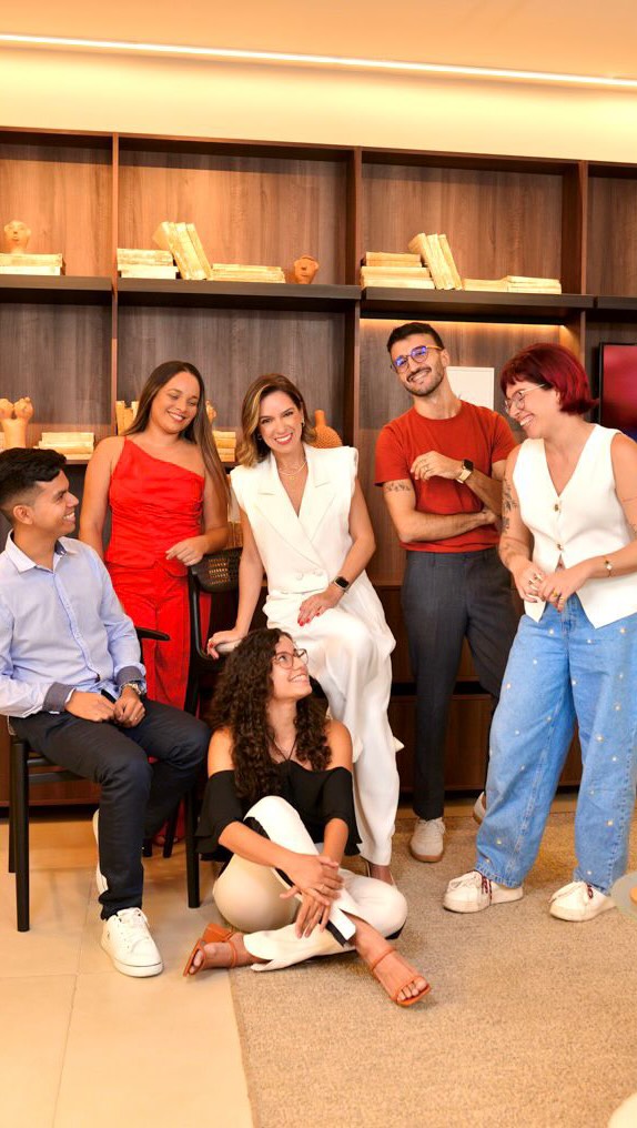 MAKING OF | Usamos as instalações do nosso cliente @fingermaceio para fazer as novas imagens corporativas do nosso time.
Confira como foi a nossa tarde com os cliques feitos pelo nosso parceiro, Flávio Carvalho.
#imagenscorporativas #algomais #assessoriadeimprensa #jornalismo #comunicacao