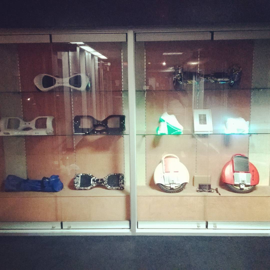 Rendez-vous au 32, rue de Paradis, 75010 PARIS pour vos chargeurs, coques, sacs, hoverboards, trottinettes électriques,...et bien d'autres à venir !
Http://www.gyroworld-france.com
#hoverboard #monowheel #gyropode #gyroworld #lemanoirdeparis #segway#monorover #Smartboard #hype #ORDERNOW!